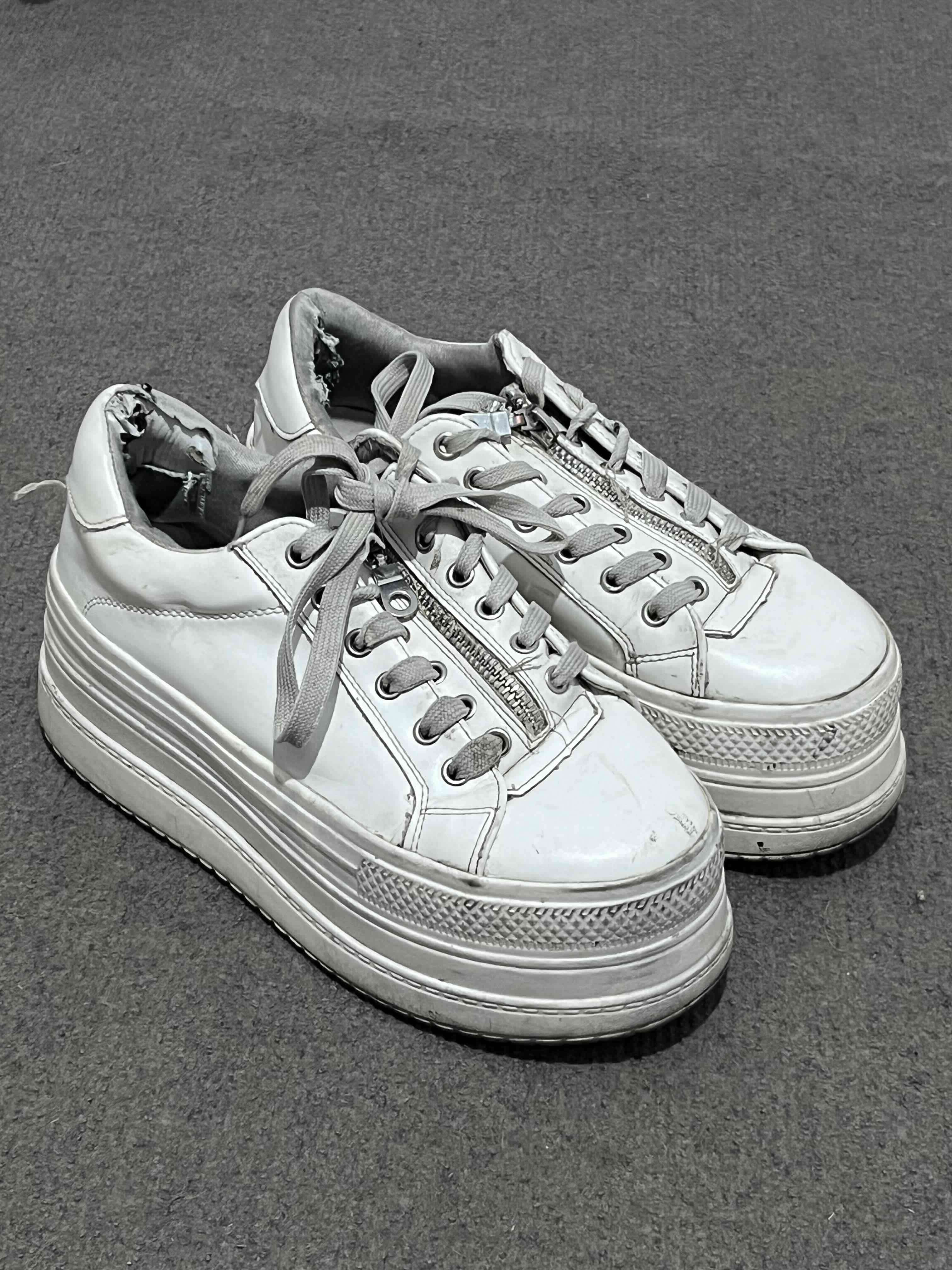 Zapatillas blancas con plataforma - miniatura 2