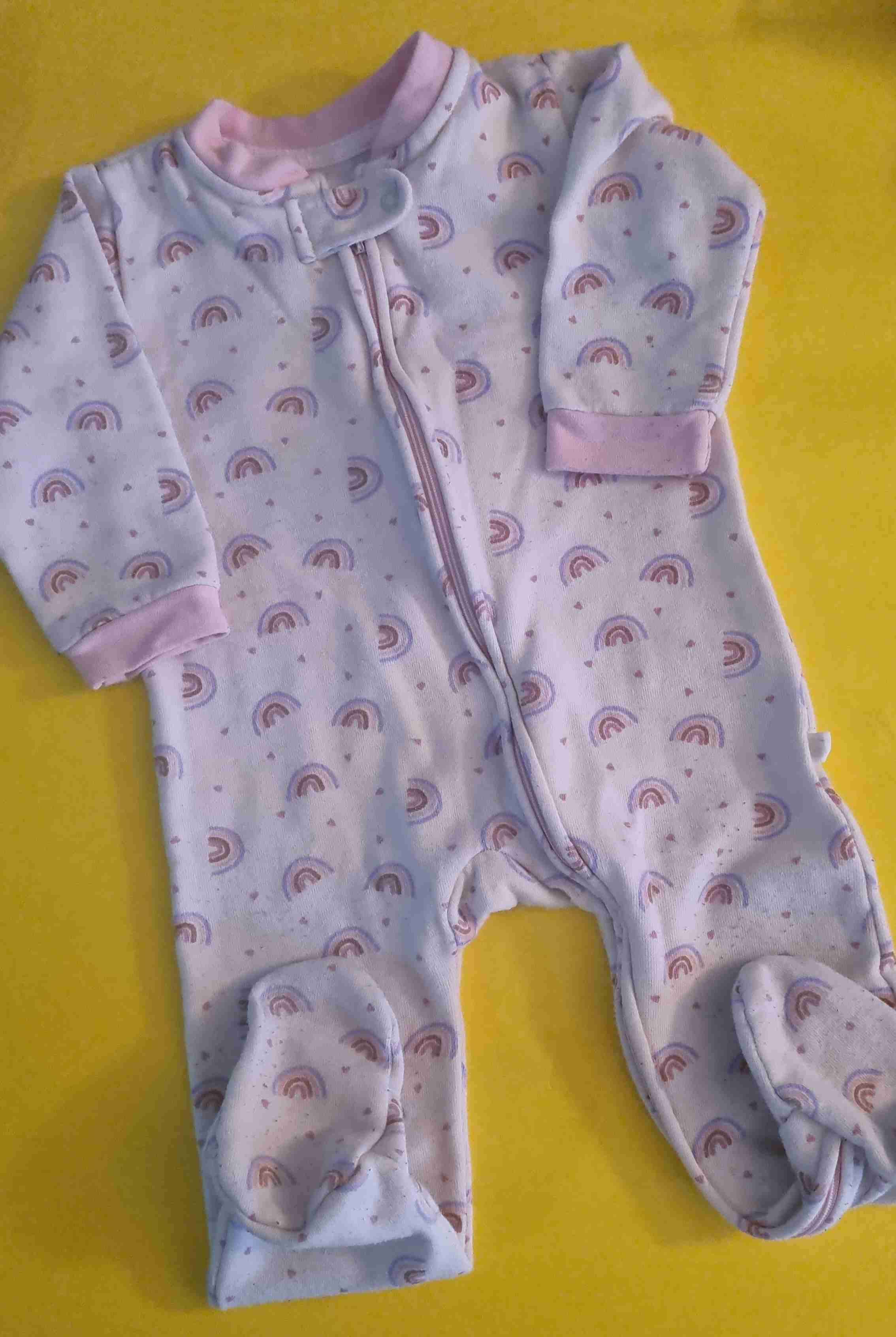 Pijama de bebé con arcoíris 12 meses