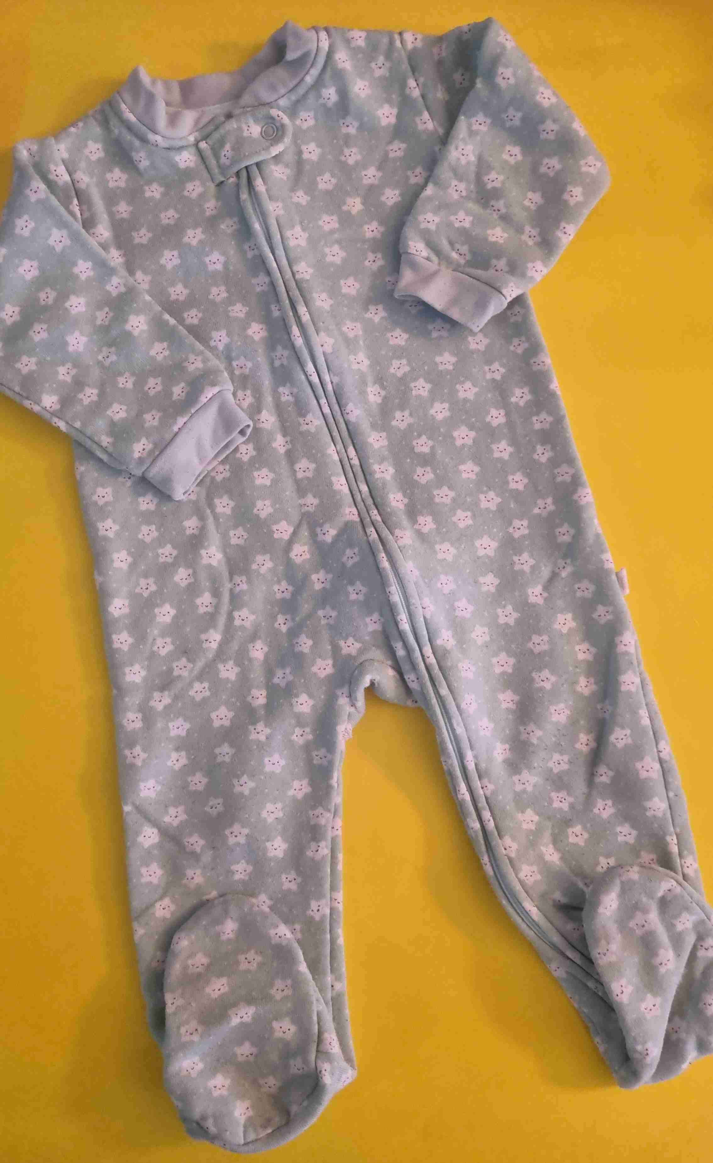 Pijama de bebé con estrellitas 12 meses