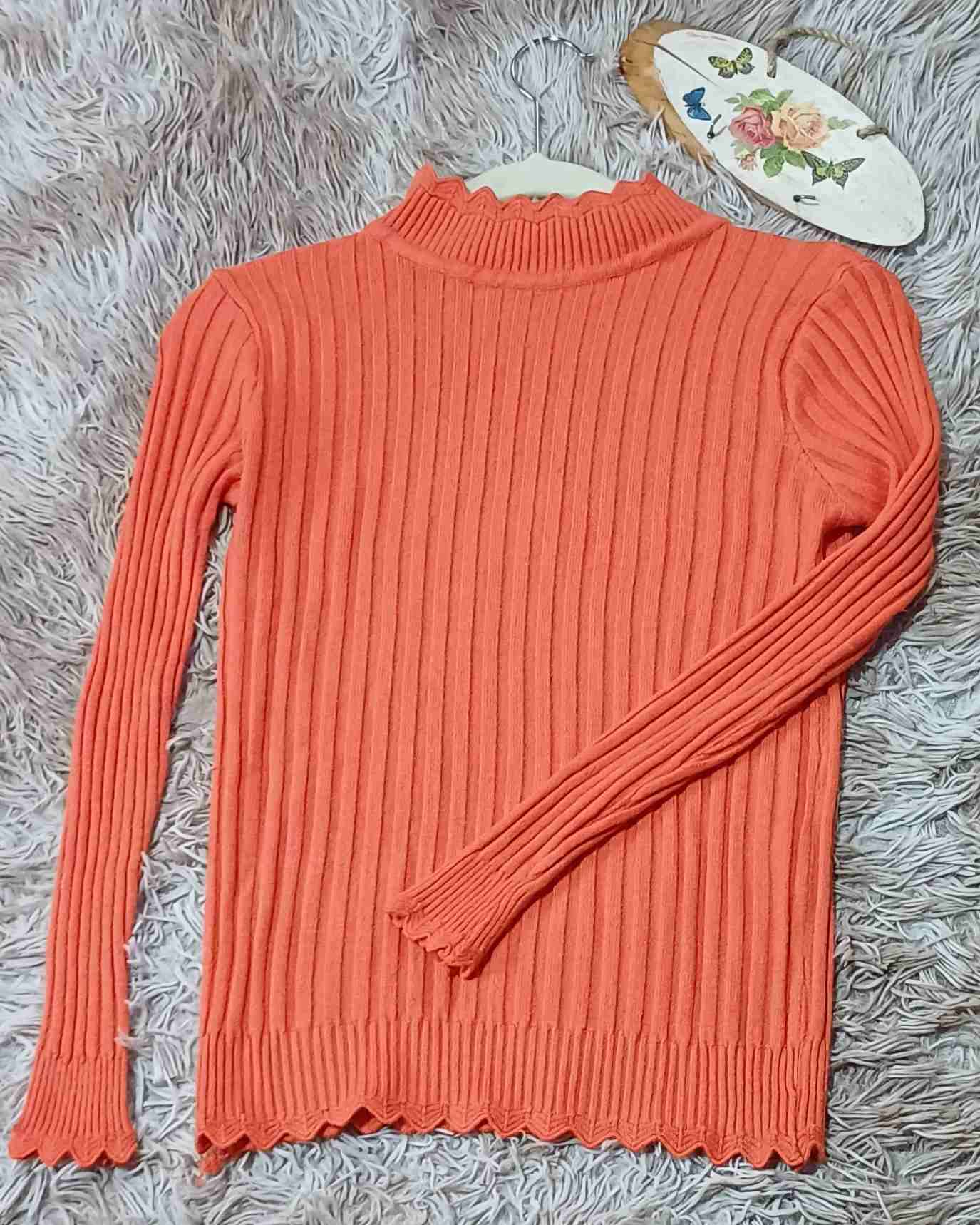 Suéter cuello alto naranja