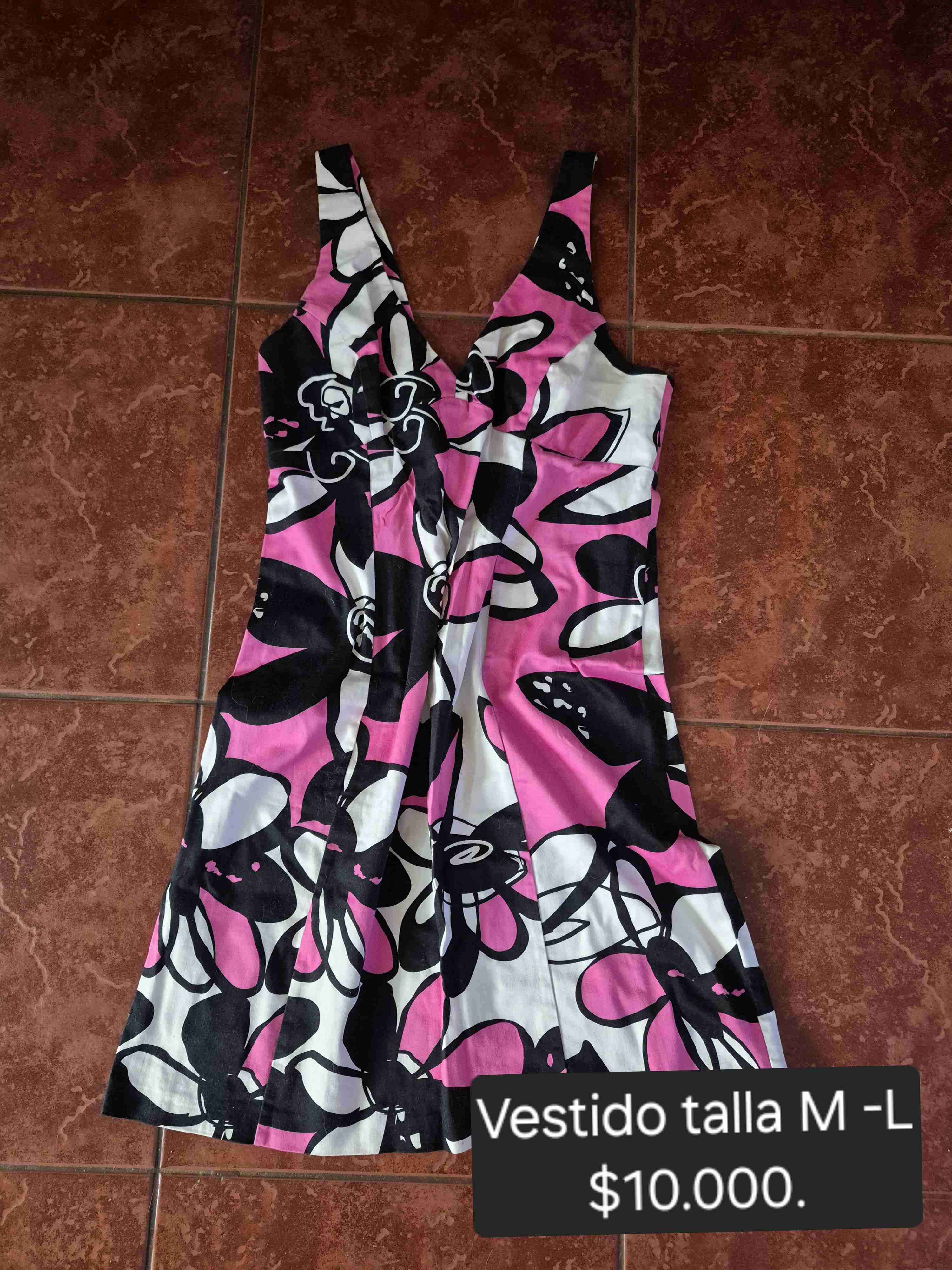 Vestido floral rosa y negro