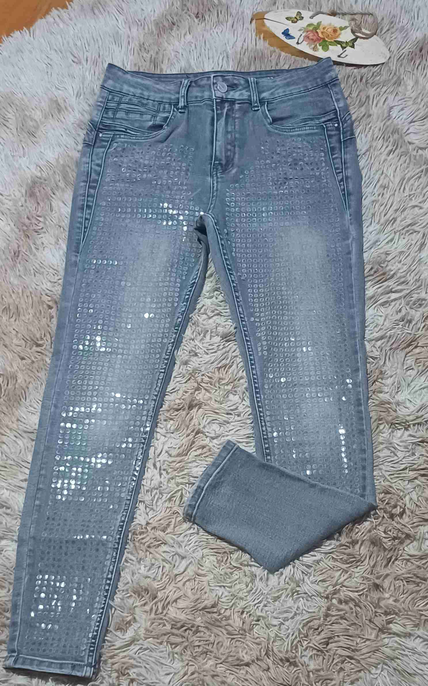 Jeans grises con brillos SNT