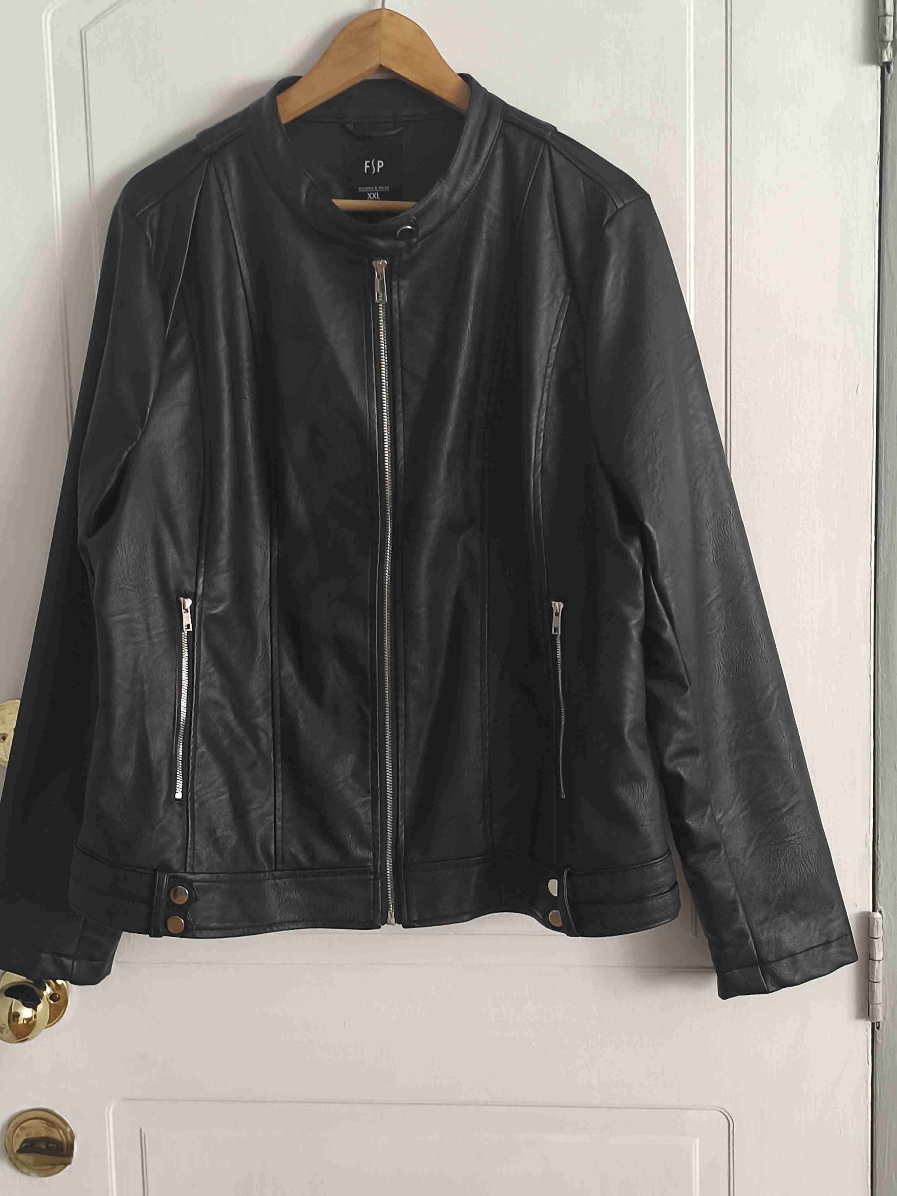 Chaqueta negra de cuero sintético - miniatura 1