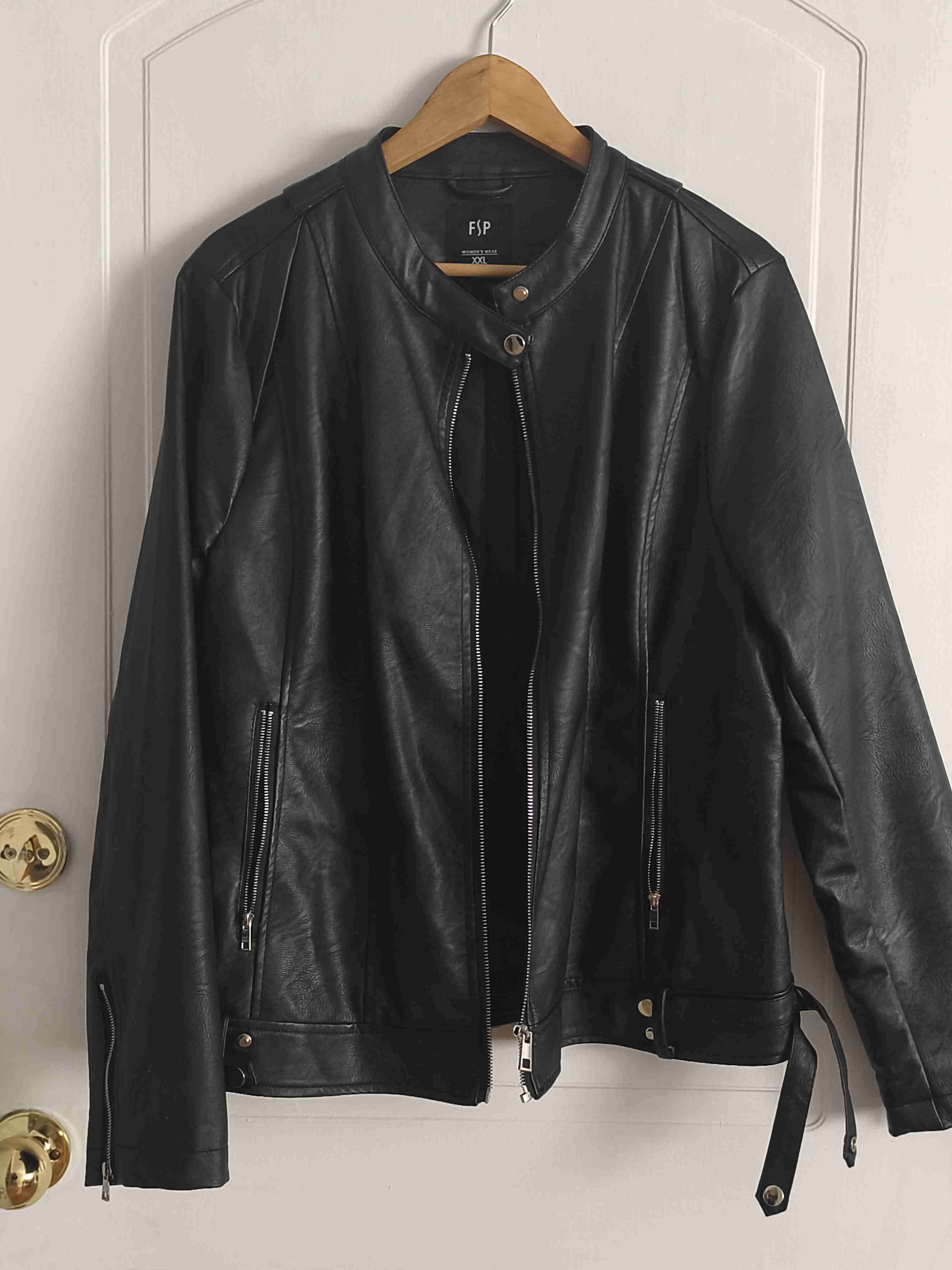 Chaqueta negra de cuero sintético - miniatura 2