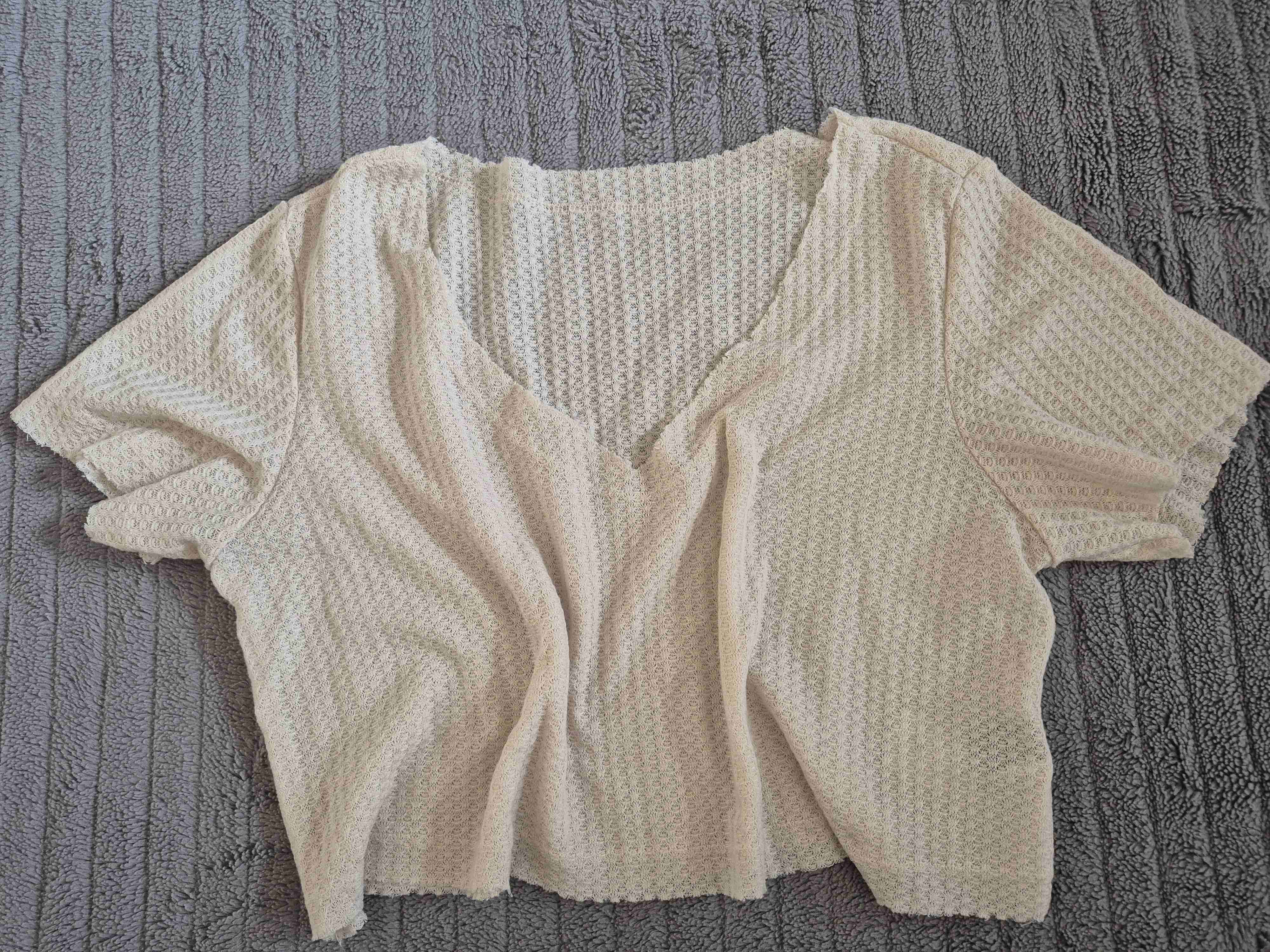 Top beige con textura