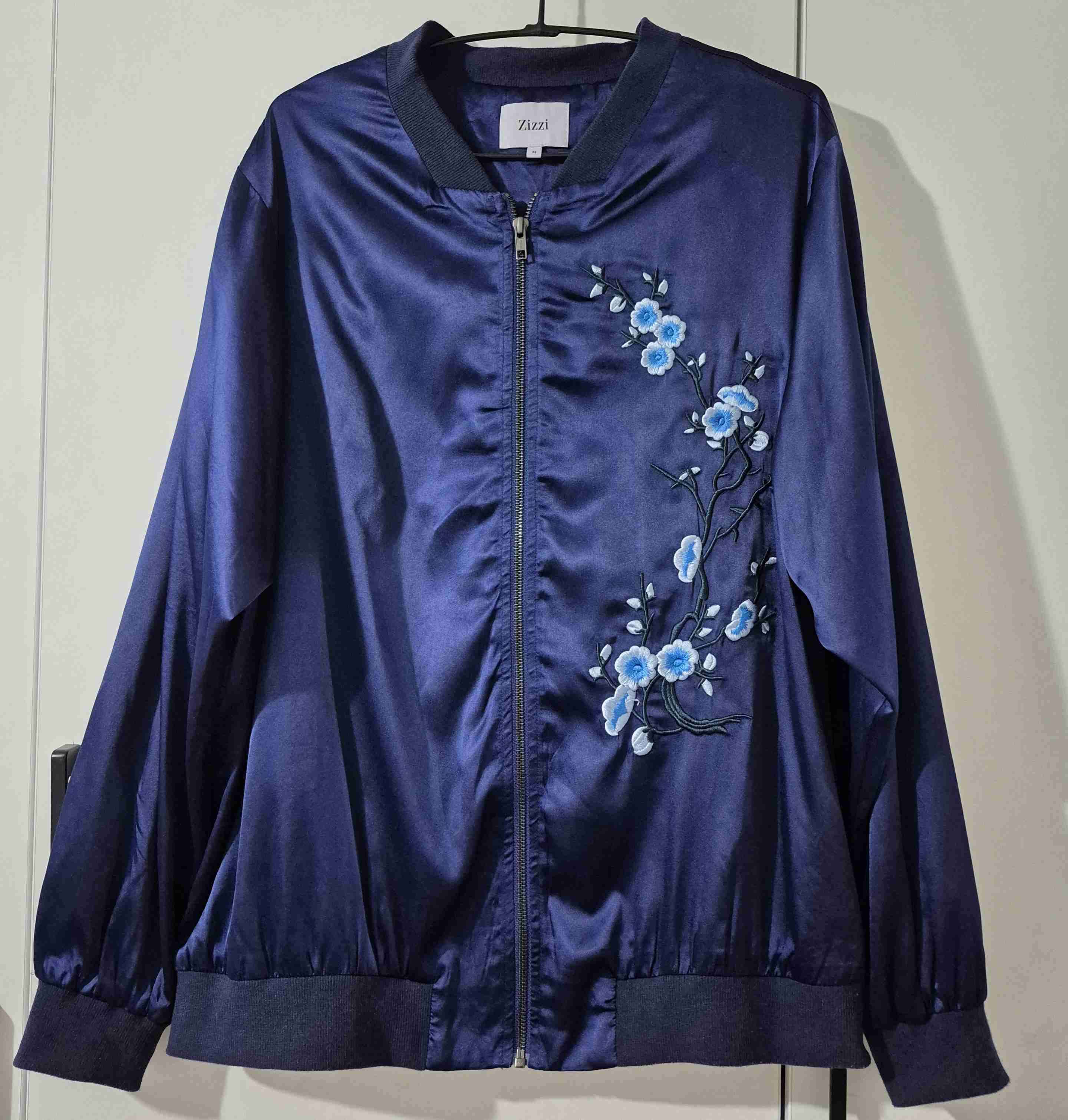 Chaqueta bomber azul con bordado - miniatura 1