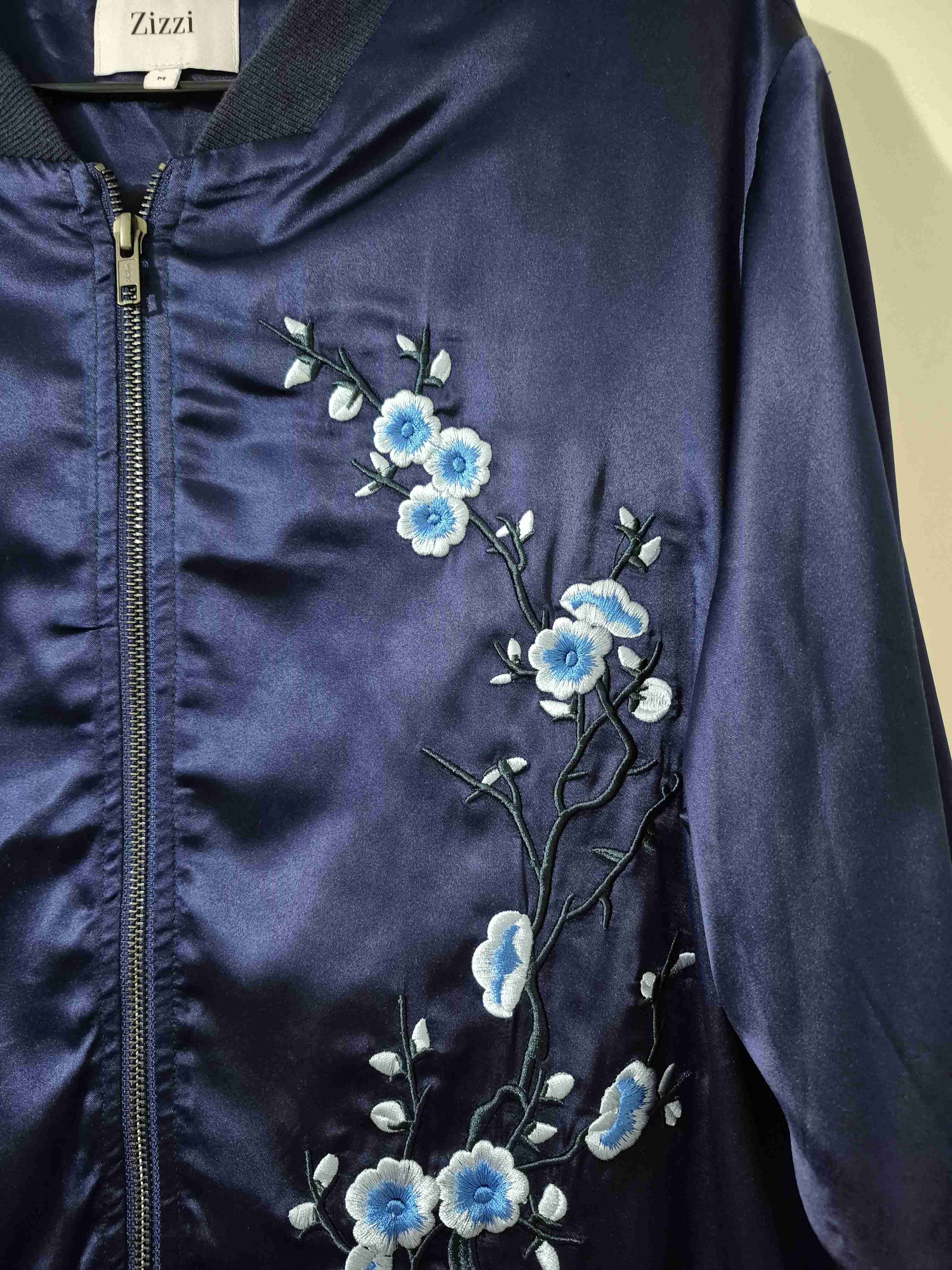 Chaqueta bomber azul con bordado - miniatura 2