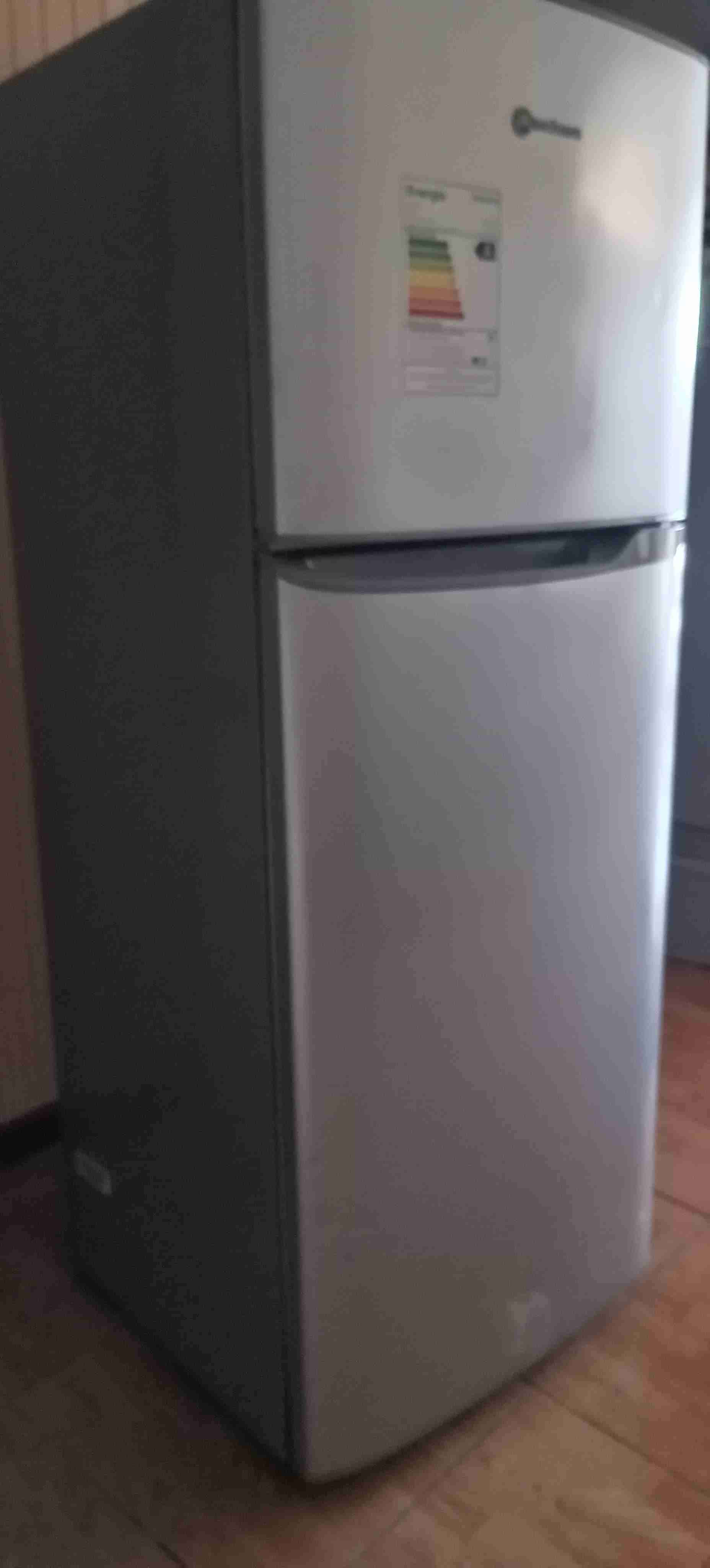 Refrigerador dos puertas marca mademsa - miniatura 1