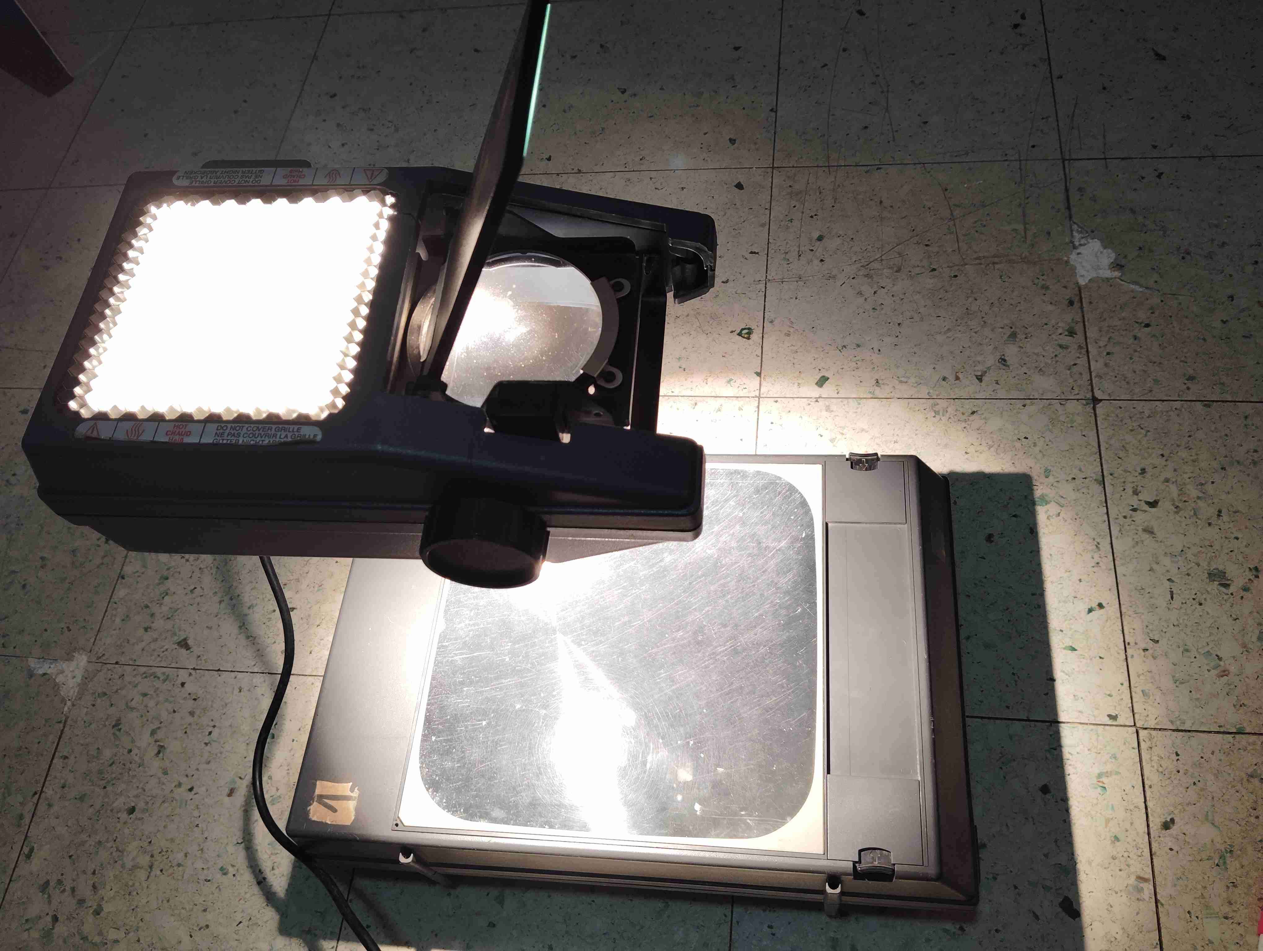 Retroproyector funcional - miniatura 1