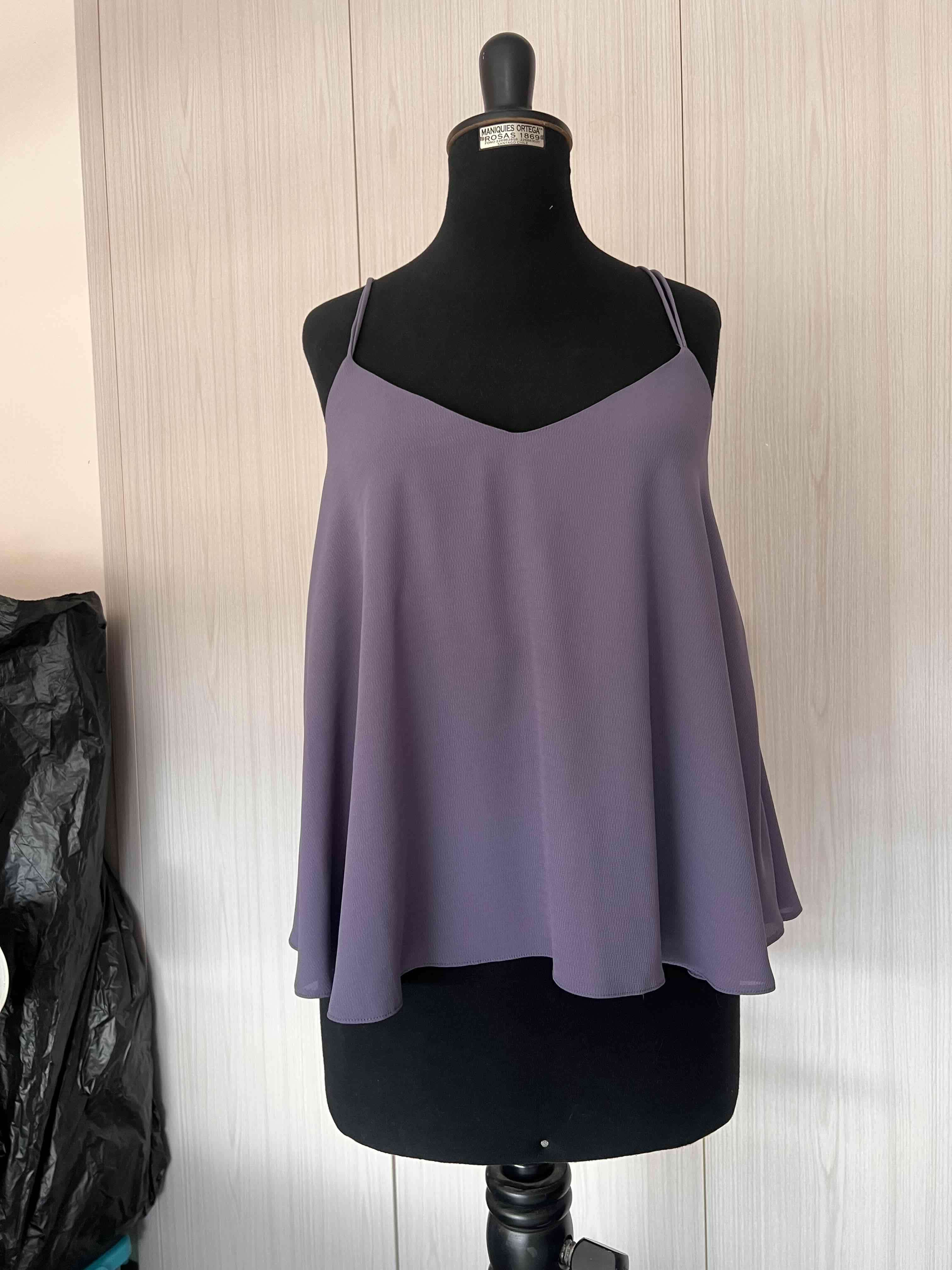 Blusa violeta de tirantes - miniatura 2