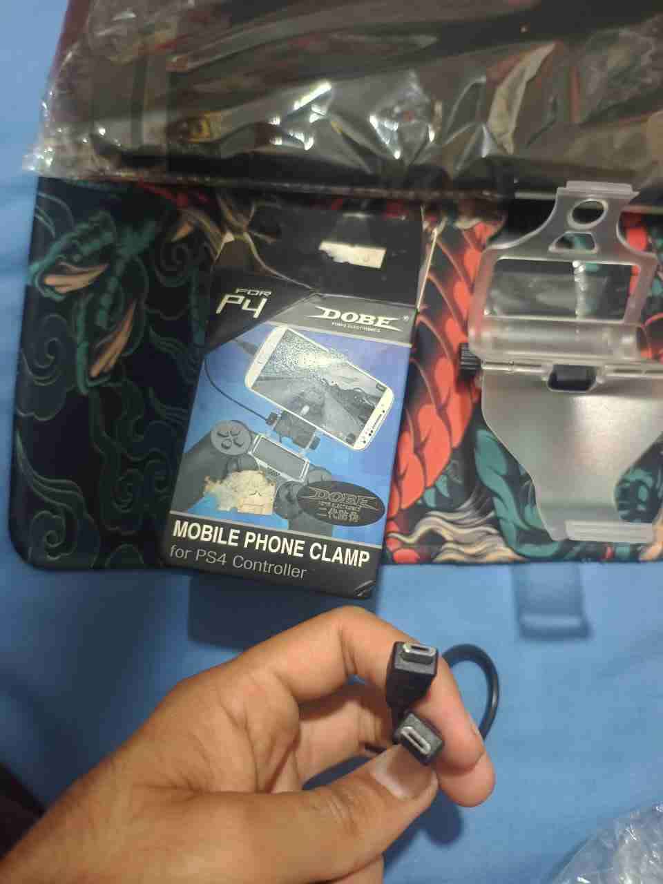 Soporte Clip para Control PS4 (Dobe) - miniatura 2