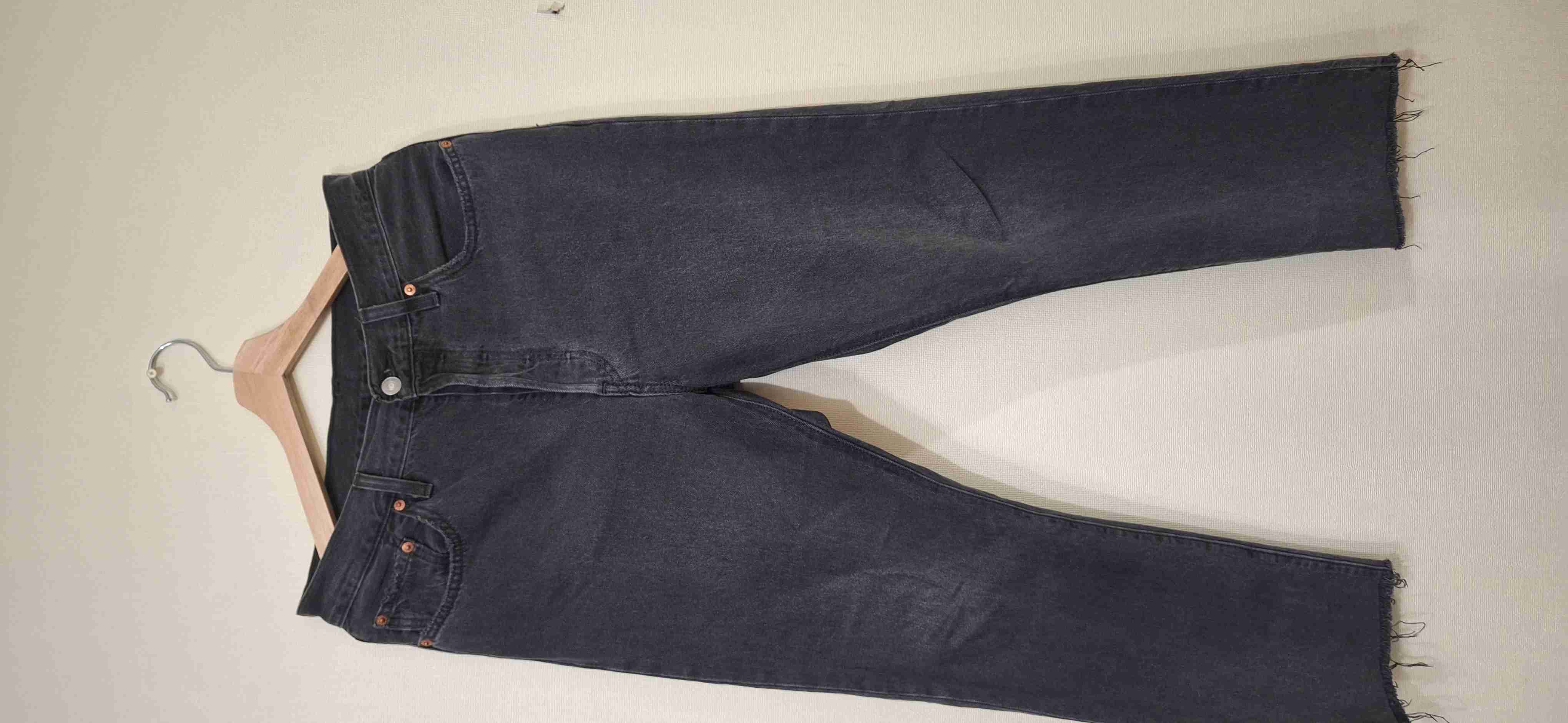 Jeans levis negros desgastados - miniatura 1