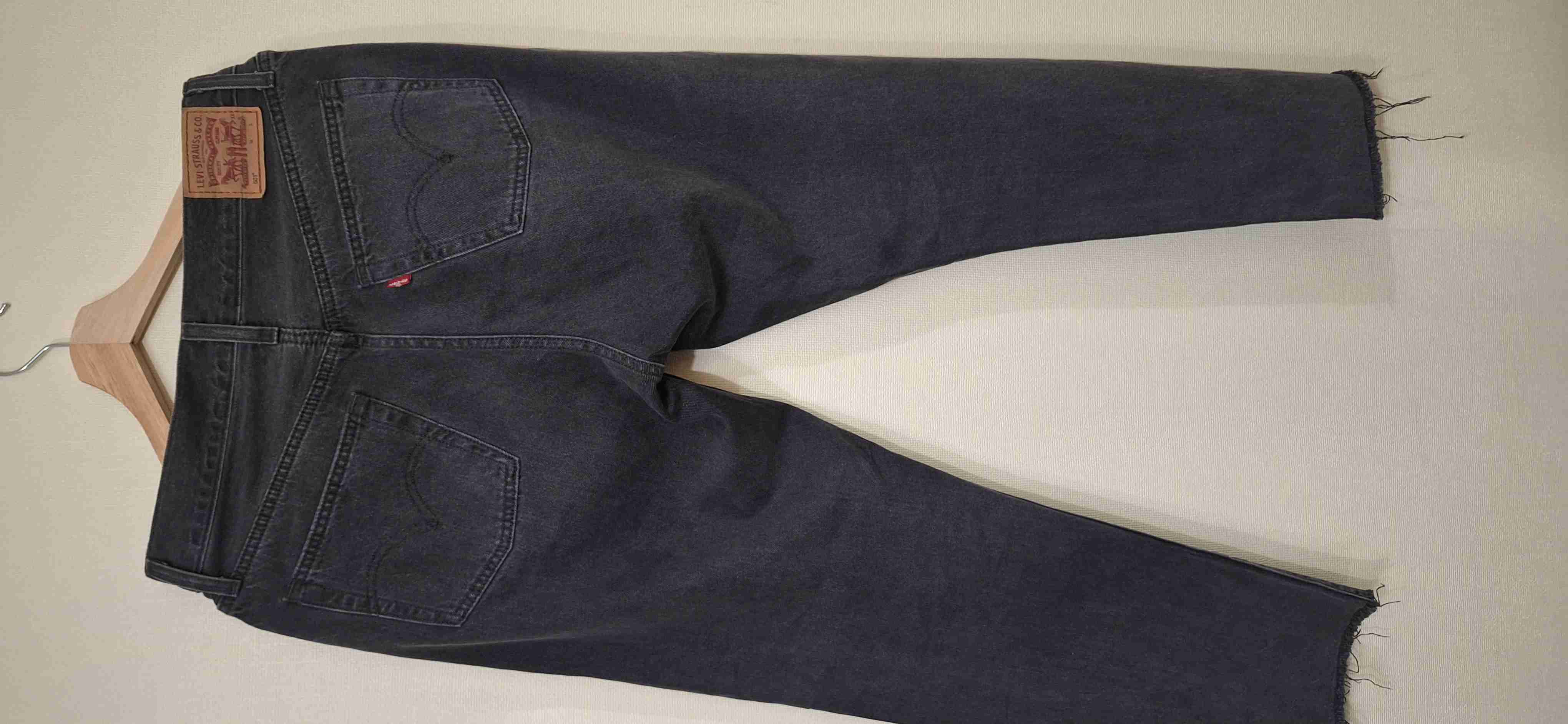 Jeans levis negros desgastados - miniatura 2
