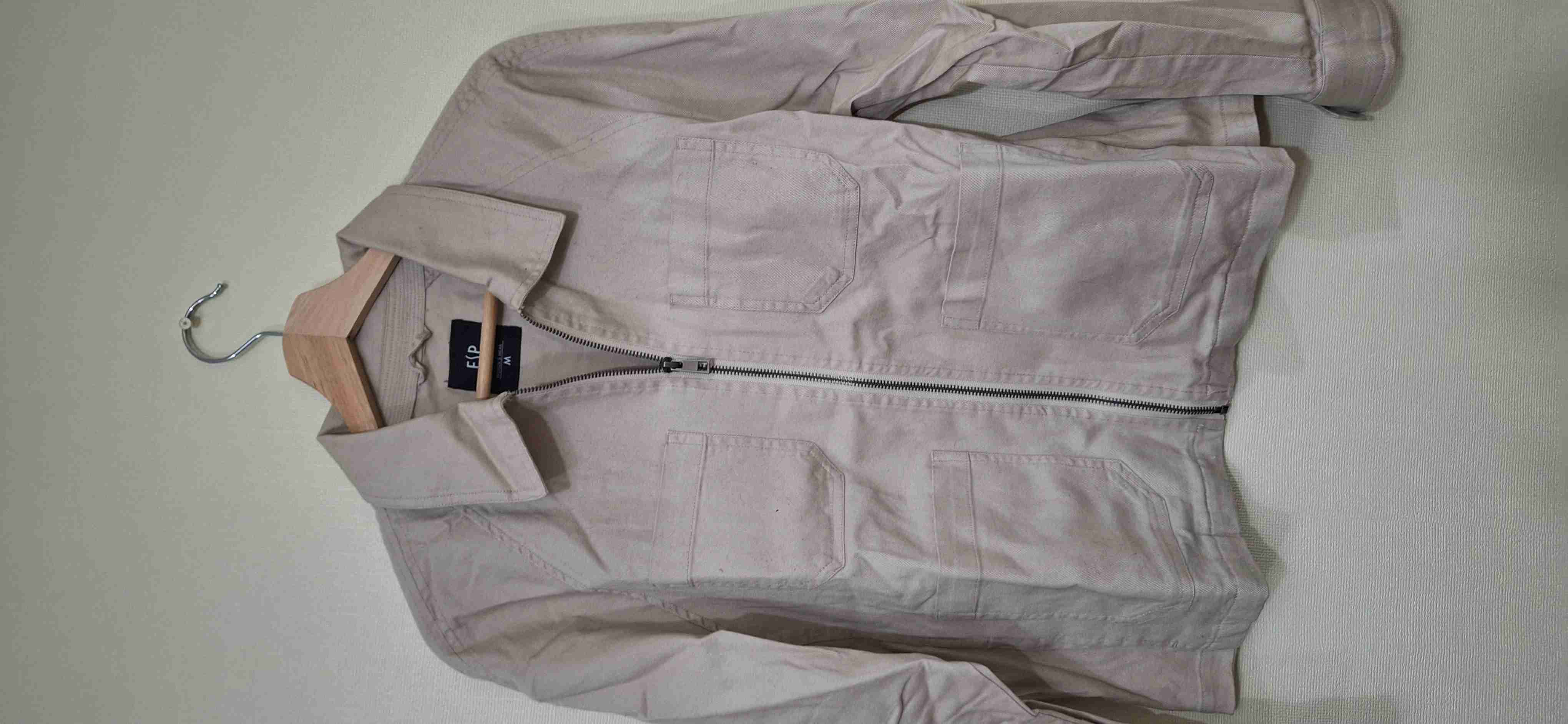 Chaqueta beige con bolsillos - miniatura 1