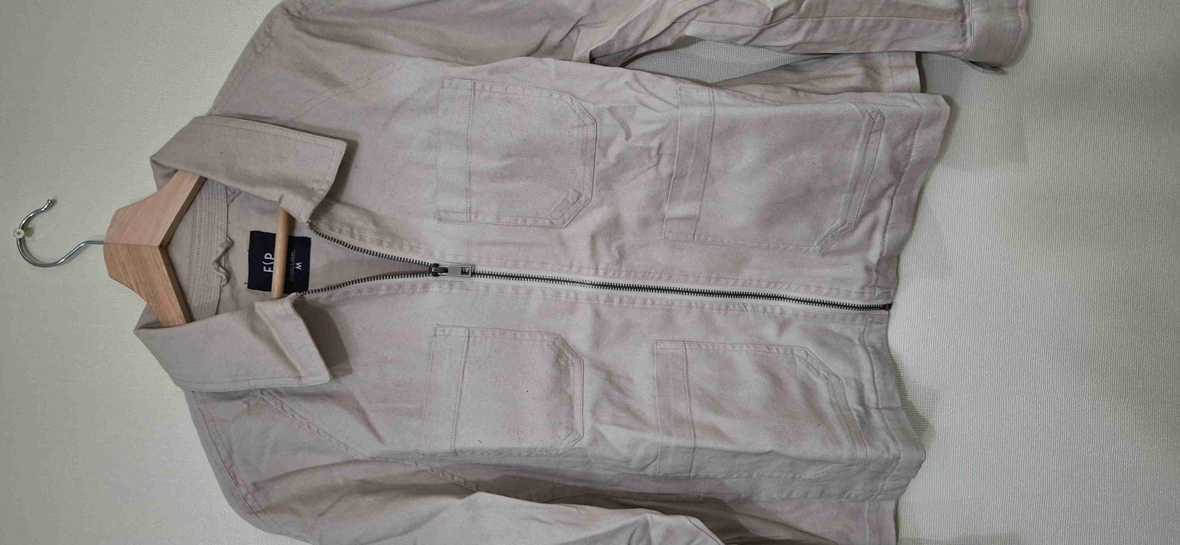 Chaqueta beige con bolsillos - miniatura 2