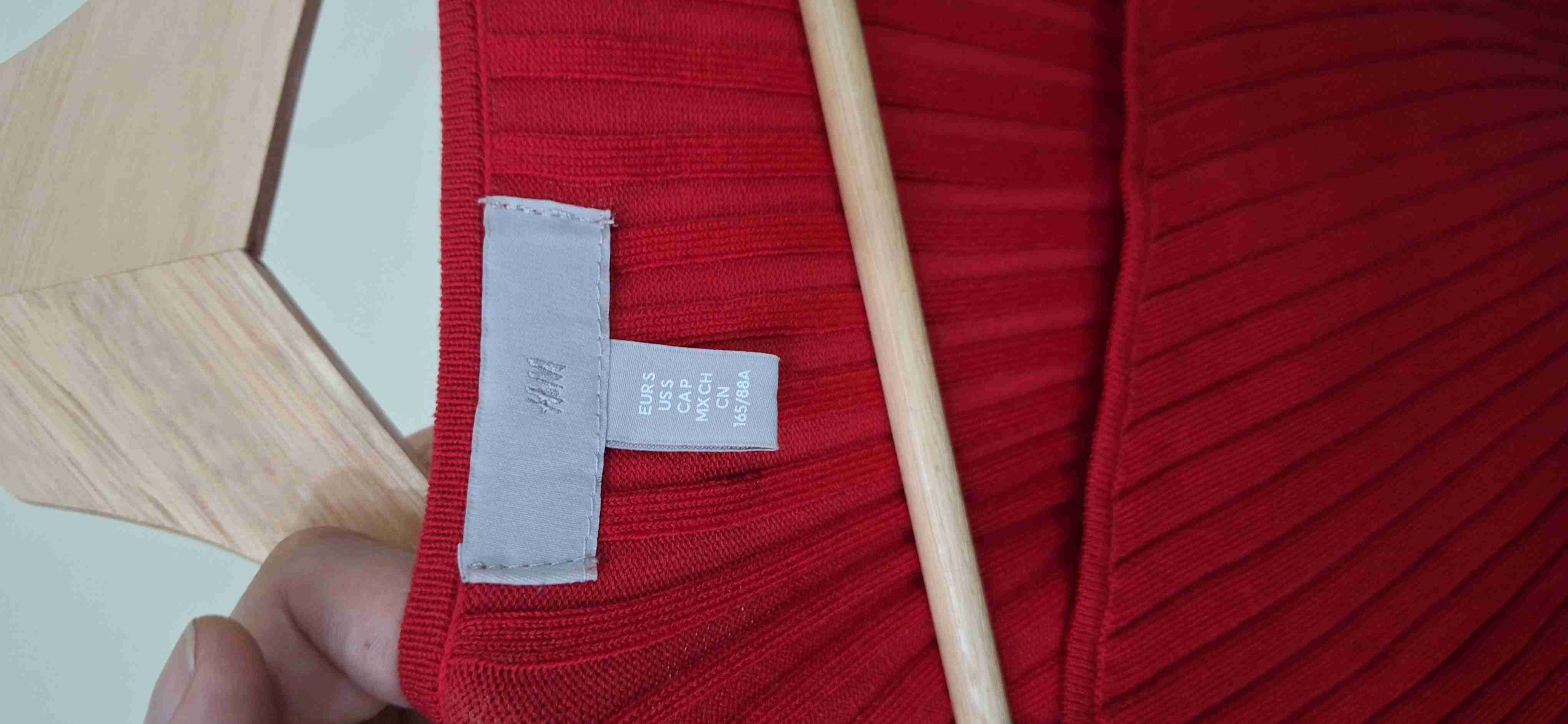 Vestido rojo ajustado - miniatura 2