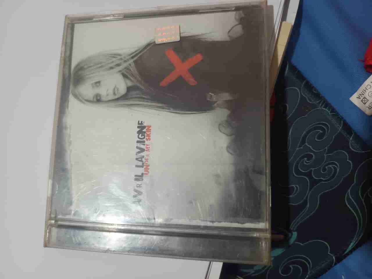 CD Avril Lavigne - "Under My Skin" (Original) - miniatura 1