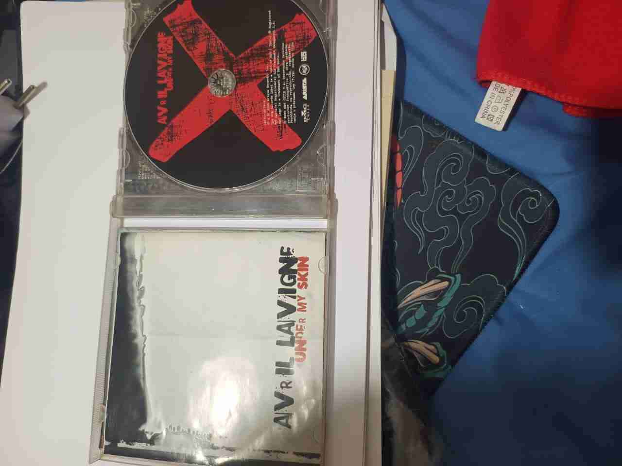 CD Avril Lavigne - "Under My Skin" (Original) - miniatura 2