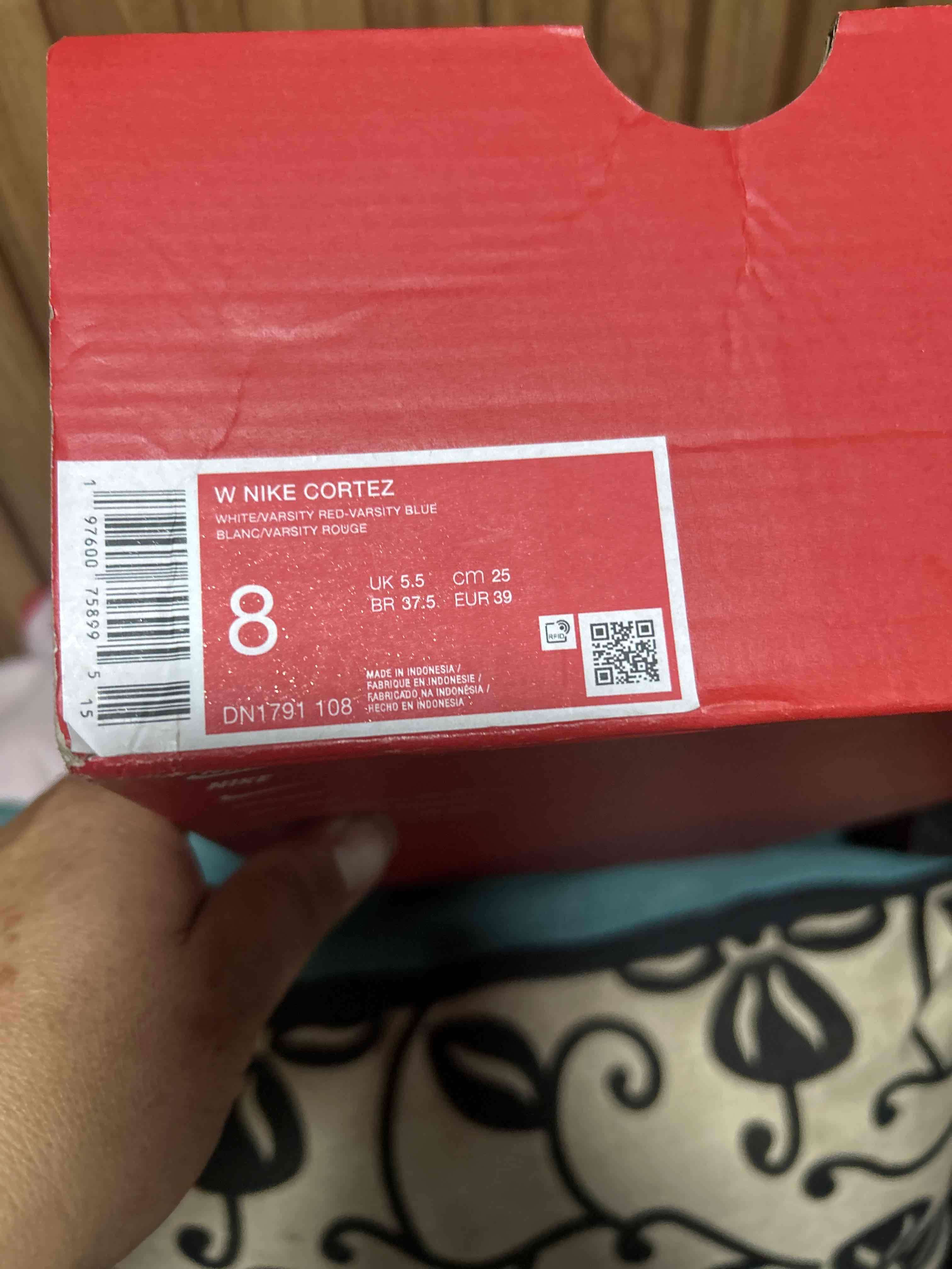Zapatillas deportivas blancas y rojas - miniatura 6