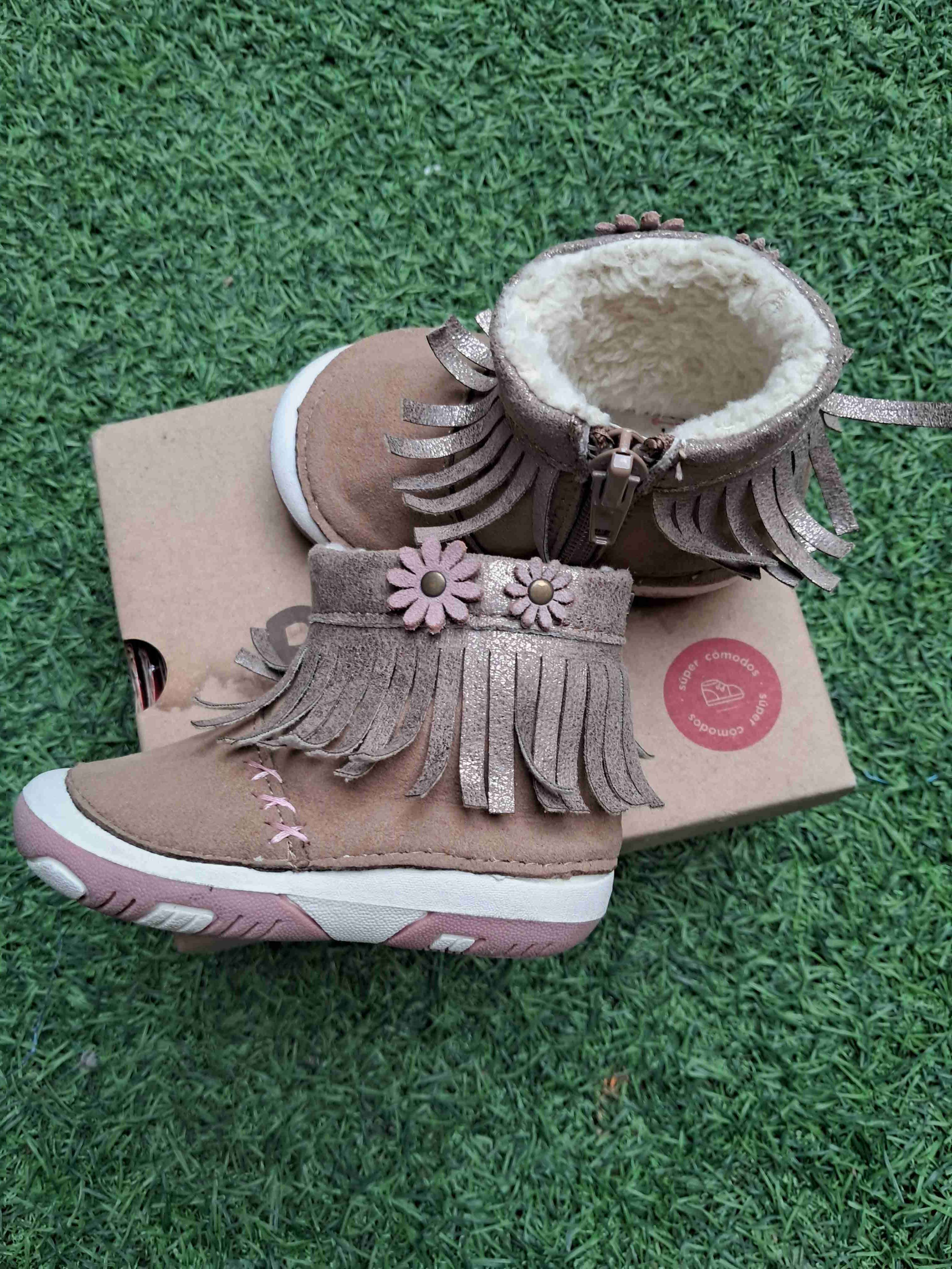 Botas infantiles con flecos beige - miniatura 1