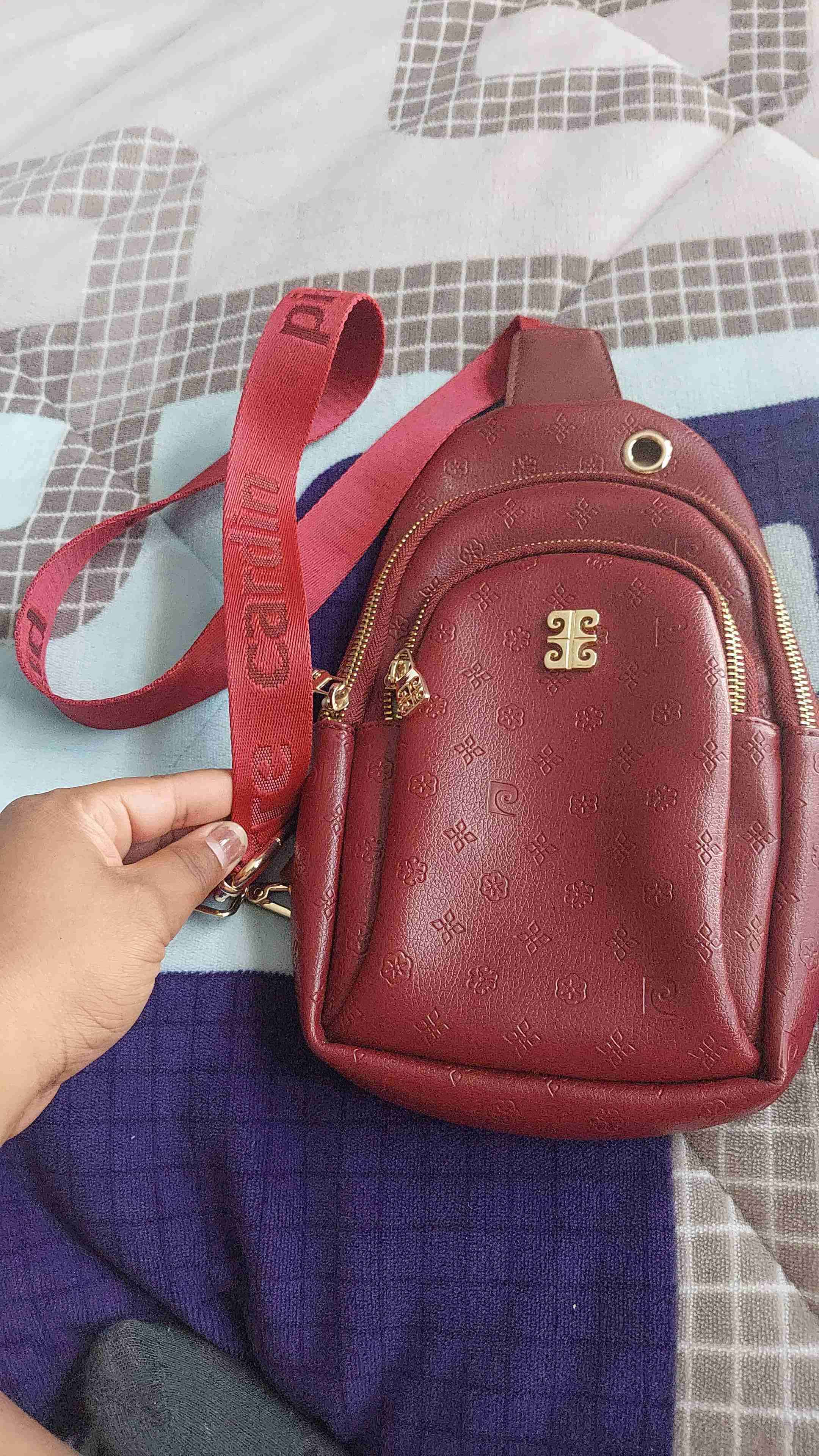 Mochila pequeña roja con diseño - miniatura 1