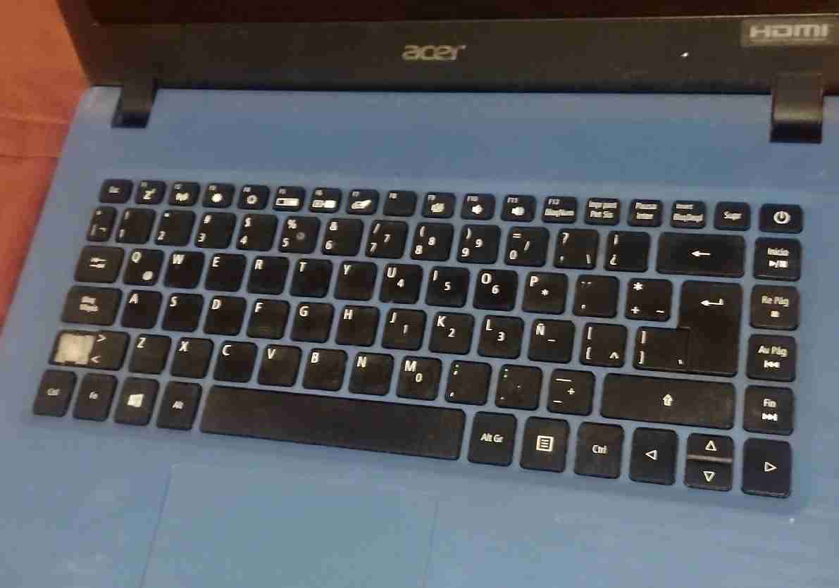 Notebook Acer azul usado - miniatura 3