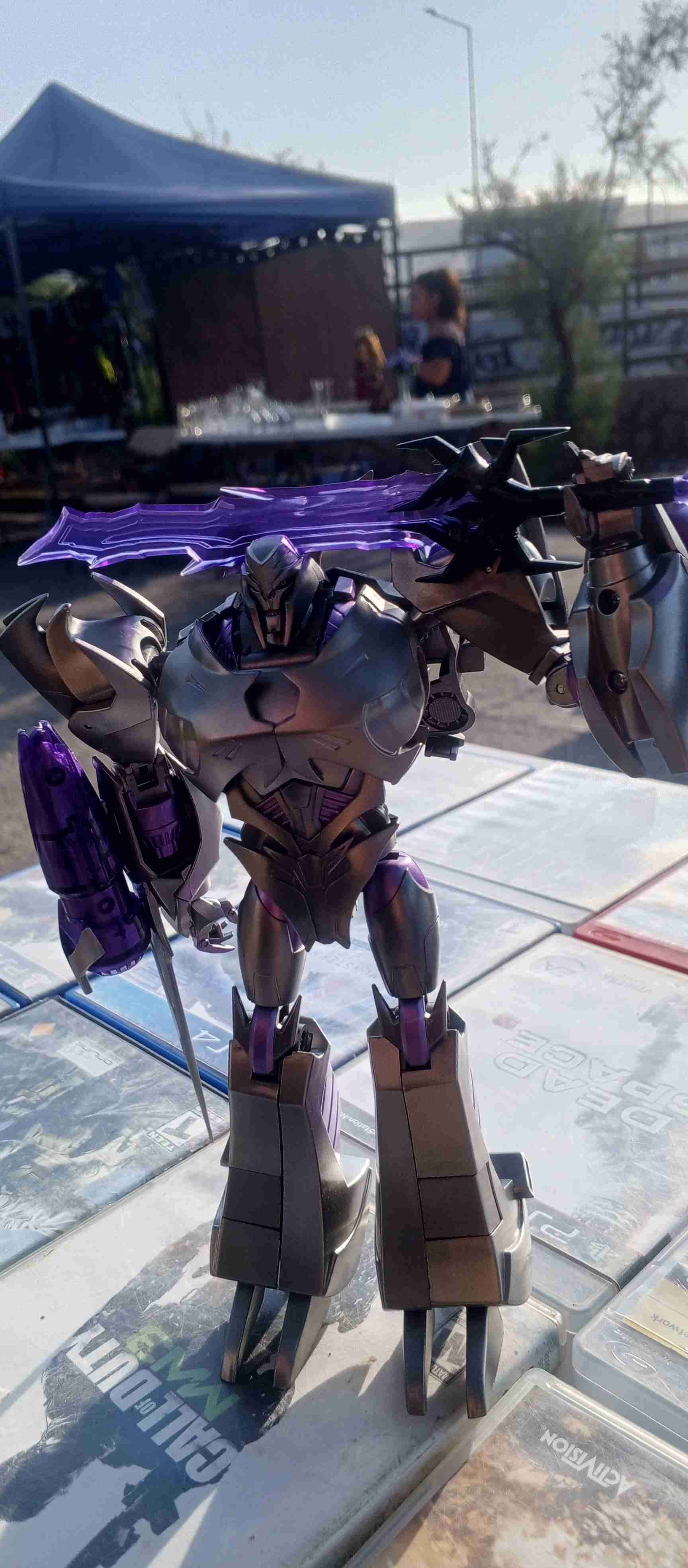 Figura articulada de robot metálico - miniatura 3