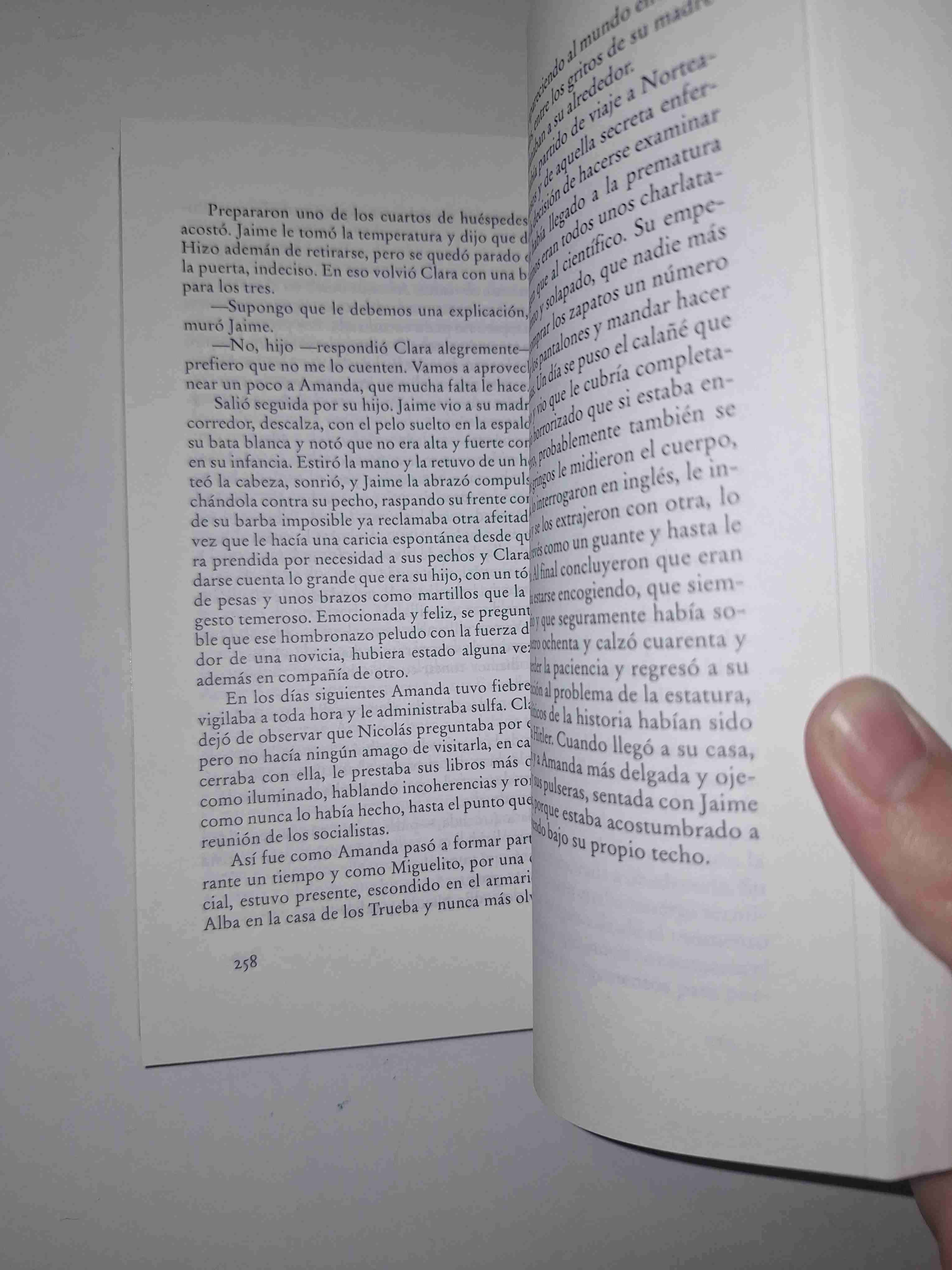 La Casa de los Espíritus Isabel Allende Libro - miniatura 3