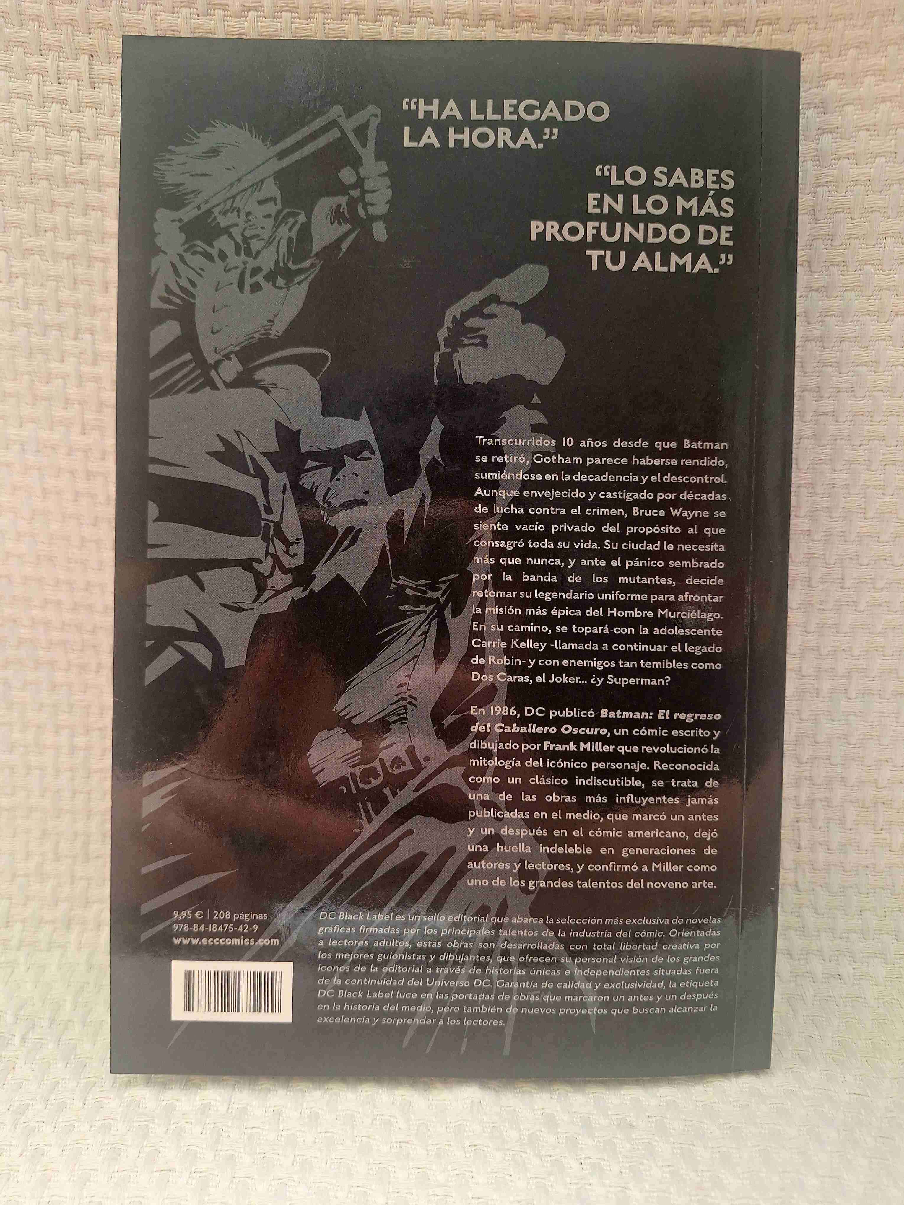 Batman El Regreso del Caballero Oscuro Comic ECC - miniatura 4