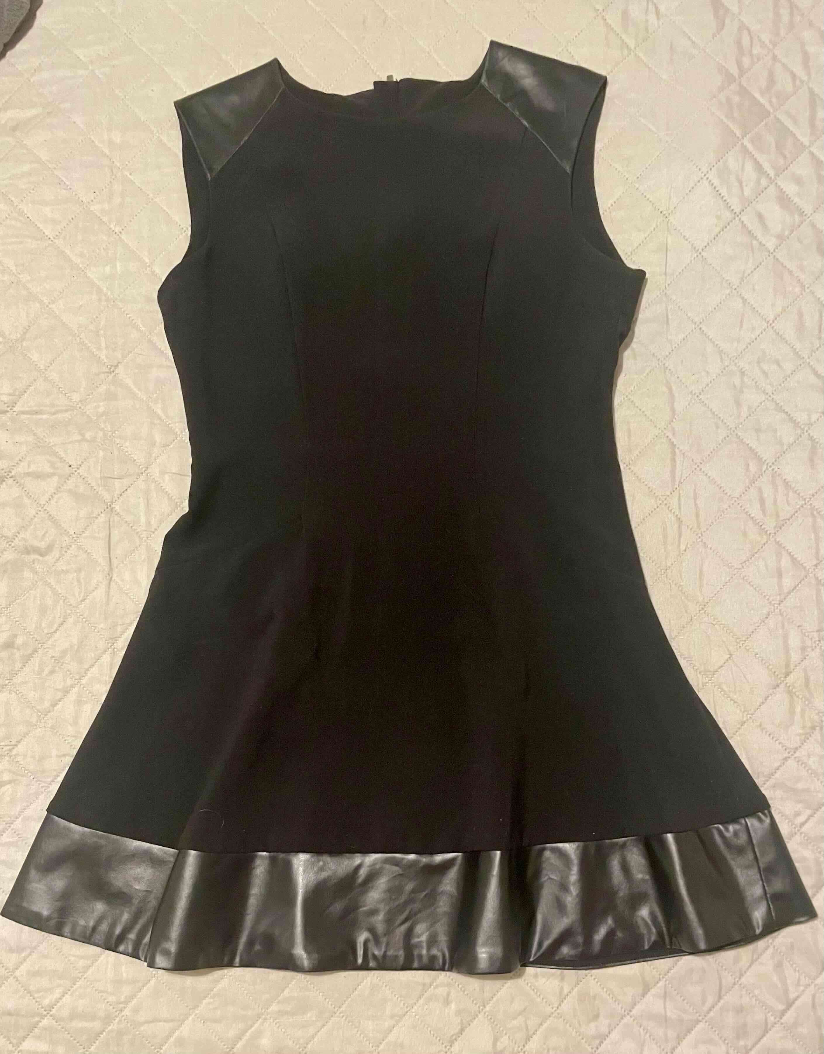 Vestido negro sin mangas