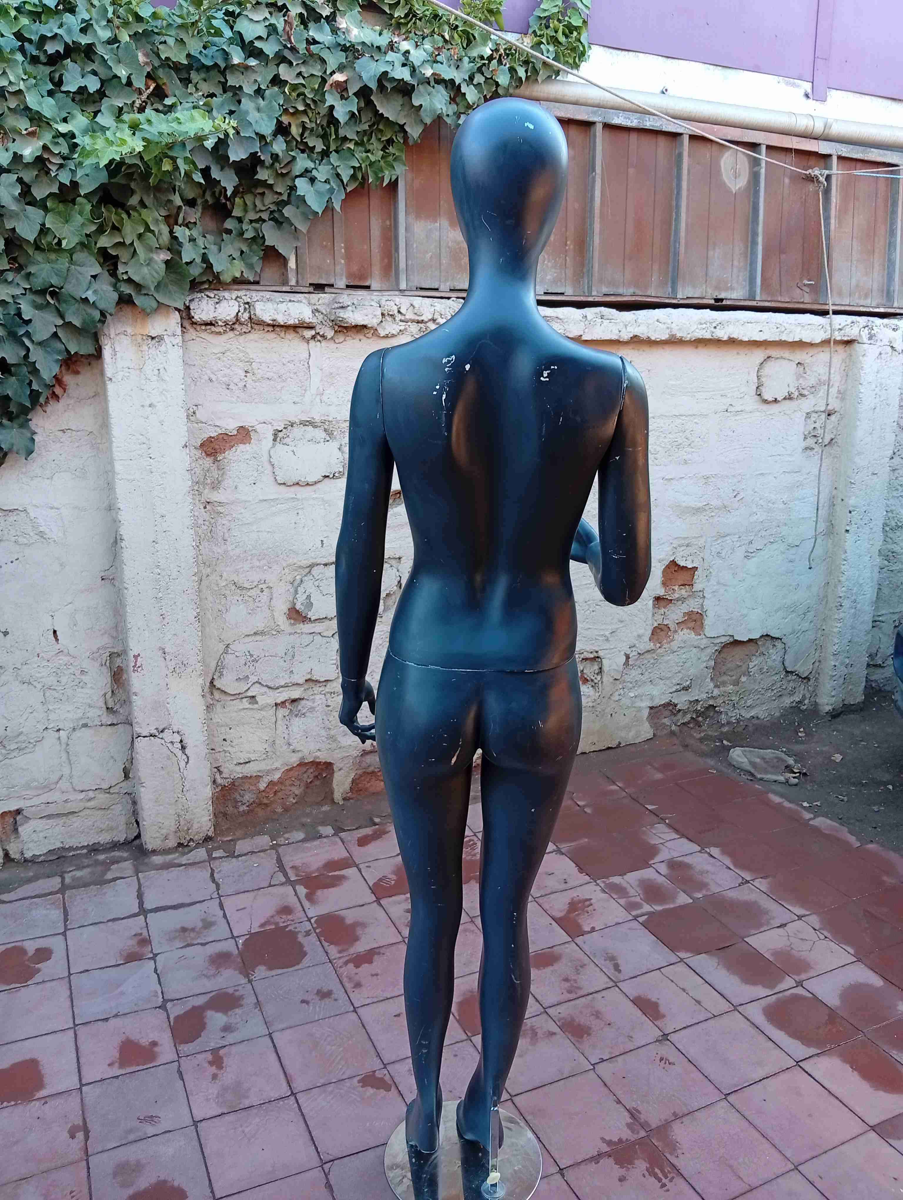 Maniquí de mujer negro - miniatura 4
