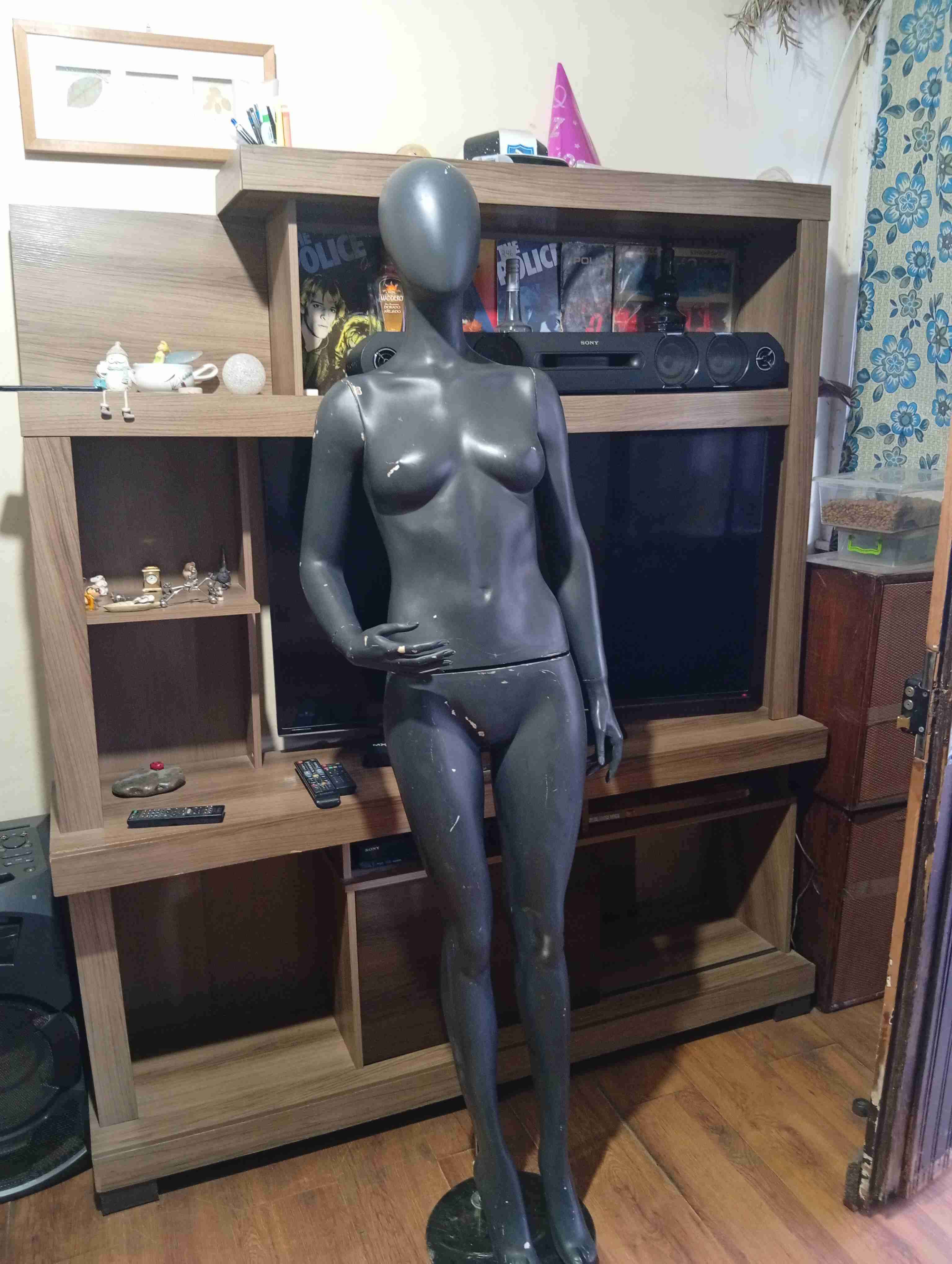 Maniquí de mujer negro - miniatura 5