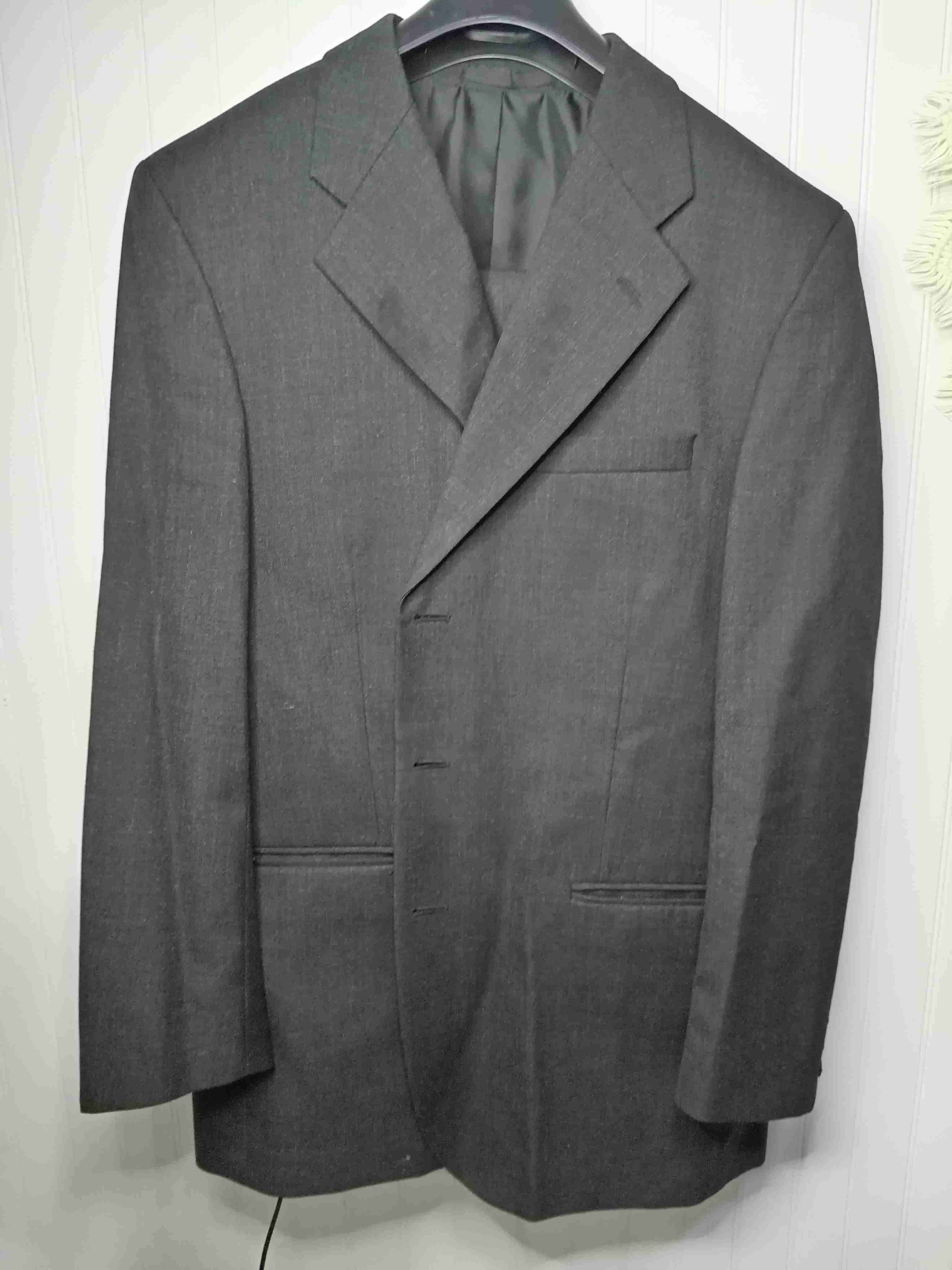 Saco formal gris oscuro