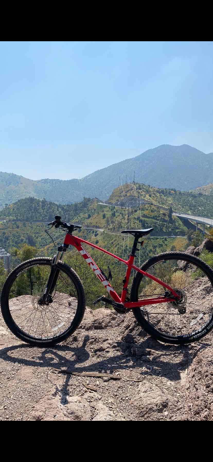 Bicicleta montaña Trek roja - miniatura 1