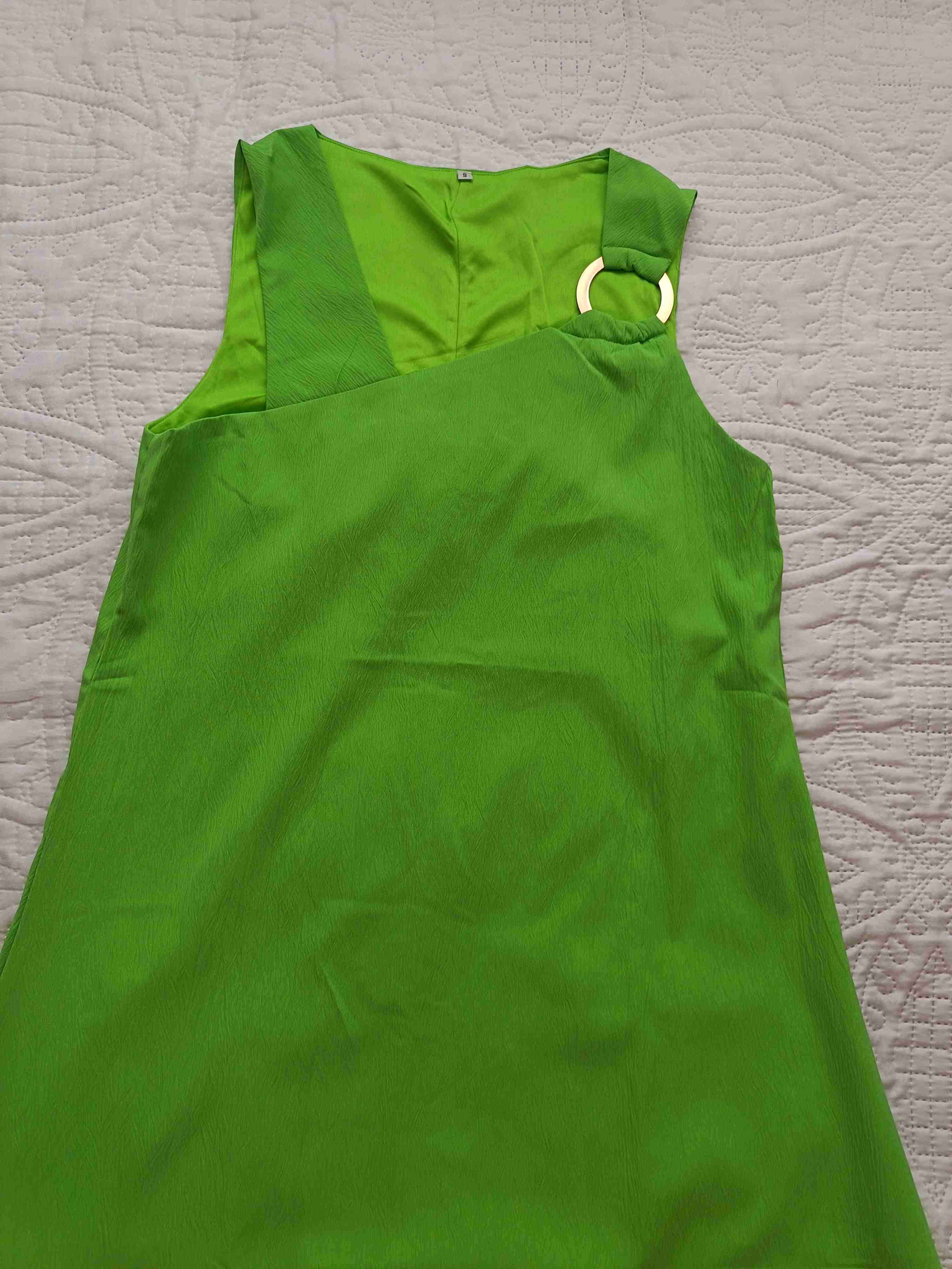 Vestido verde con detalle metálico - miniatura 2