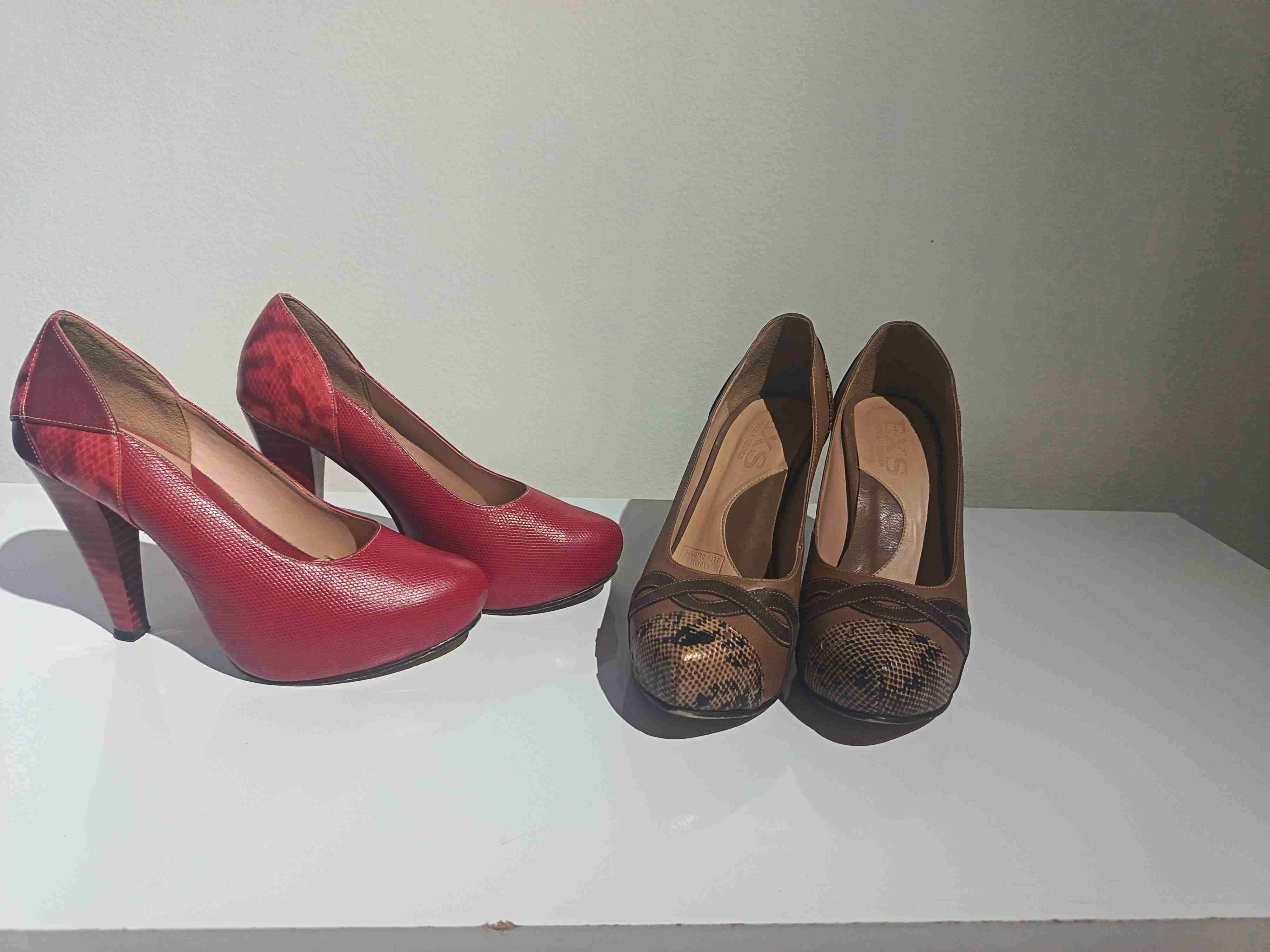 Zapatos de tacón alto variados - miniatura 2