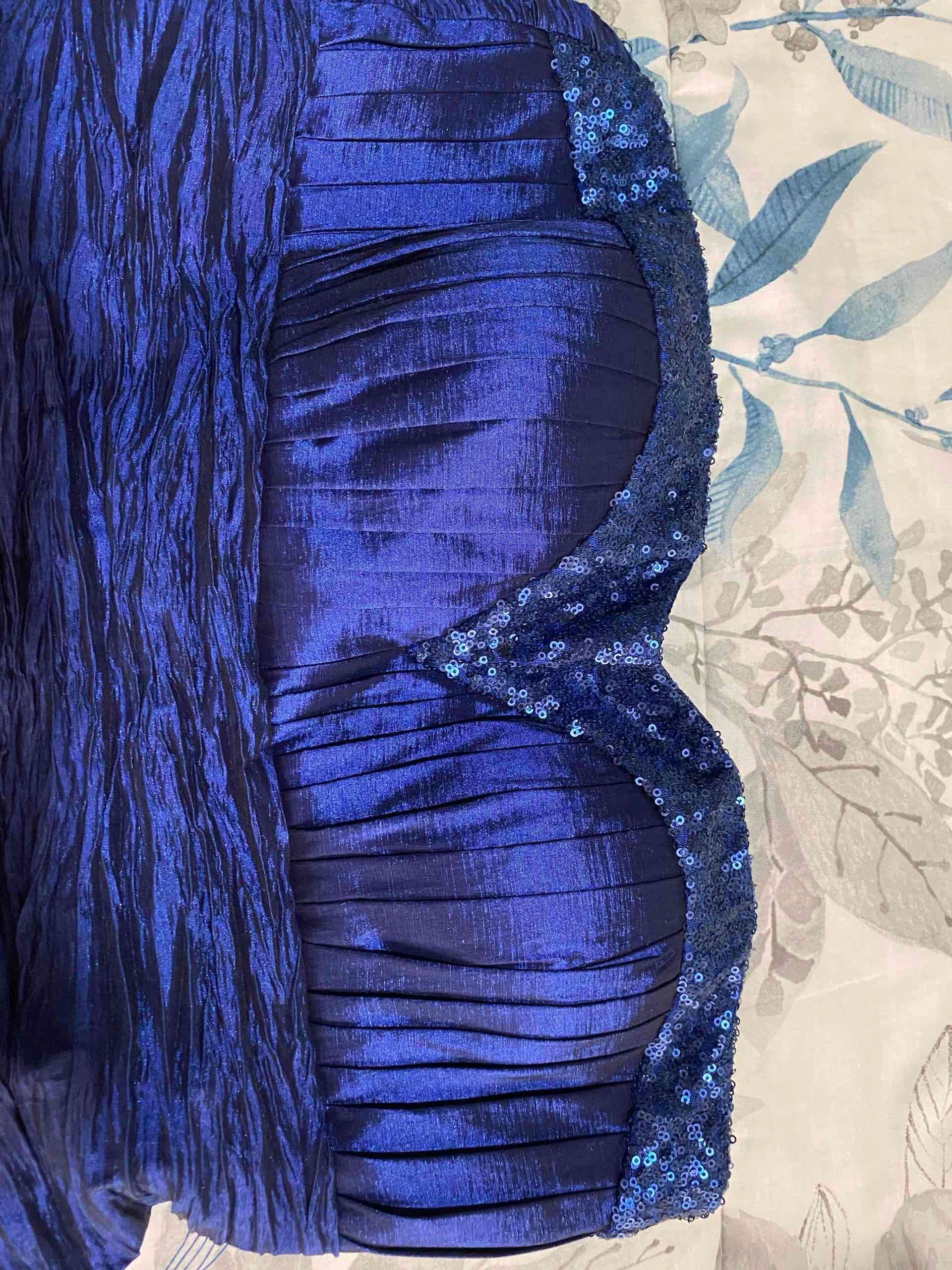 Vestido azul strapless elegante - miniatura 2