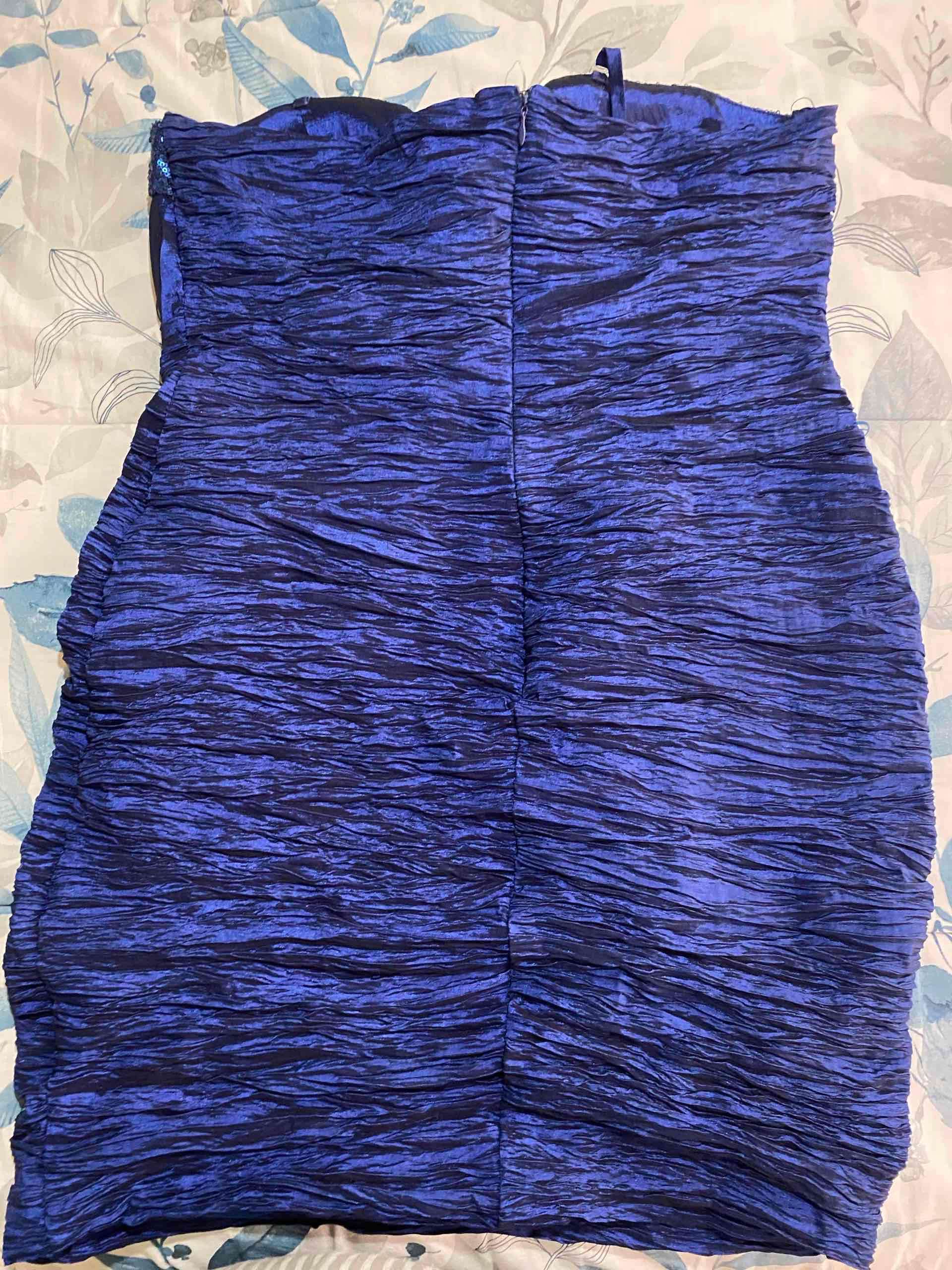 Vestido azul strapless elegante - miniatura 4