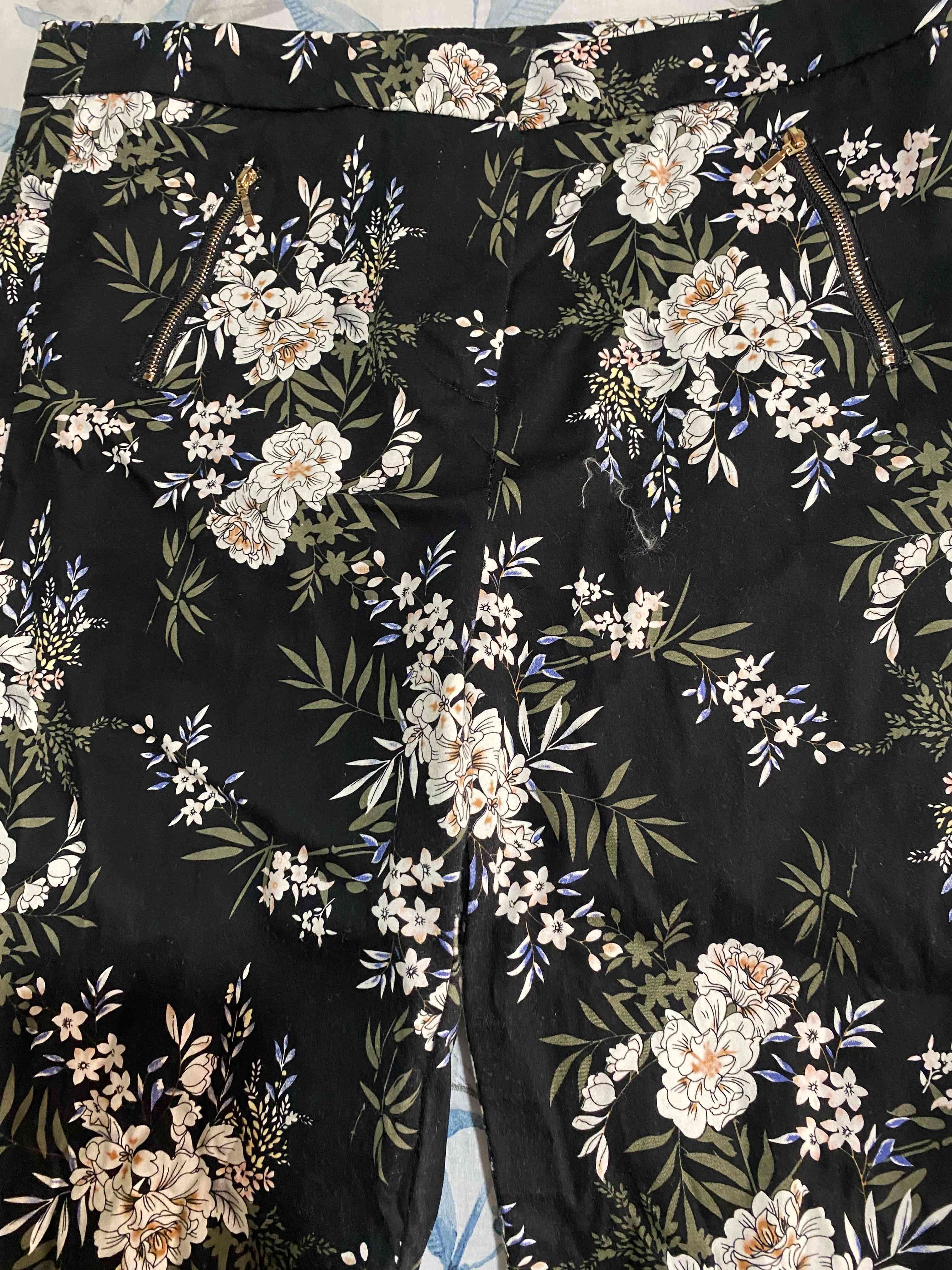 Pantalón floral negro - miniatura 3