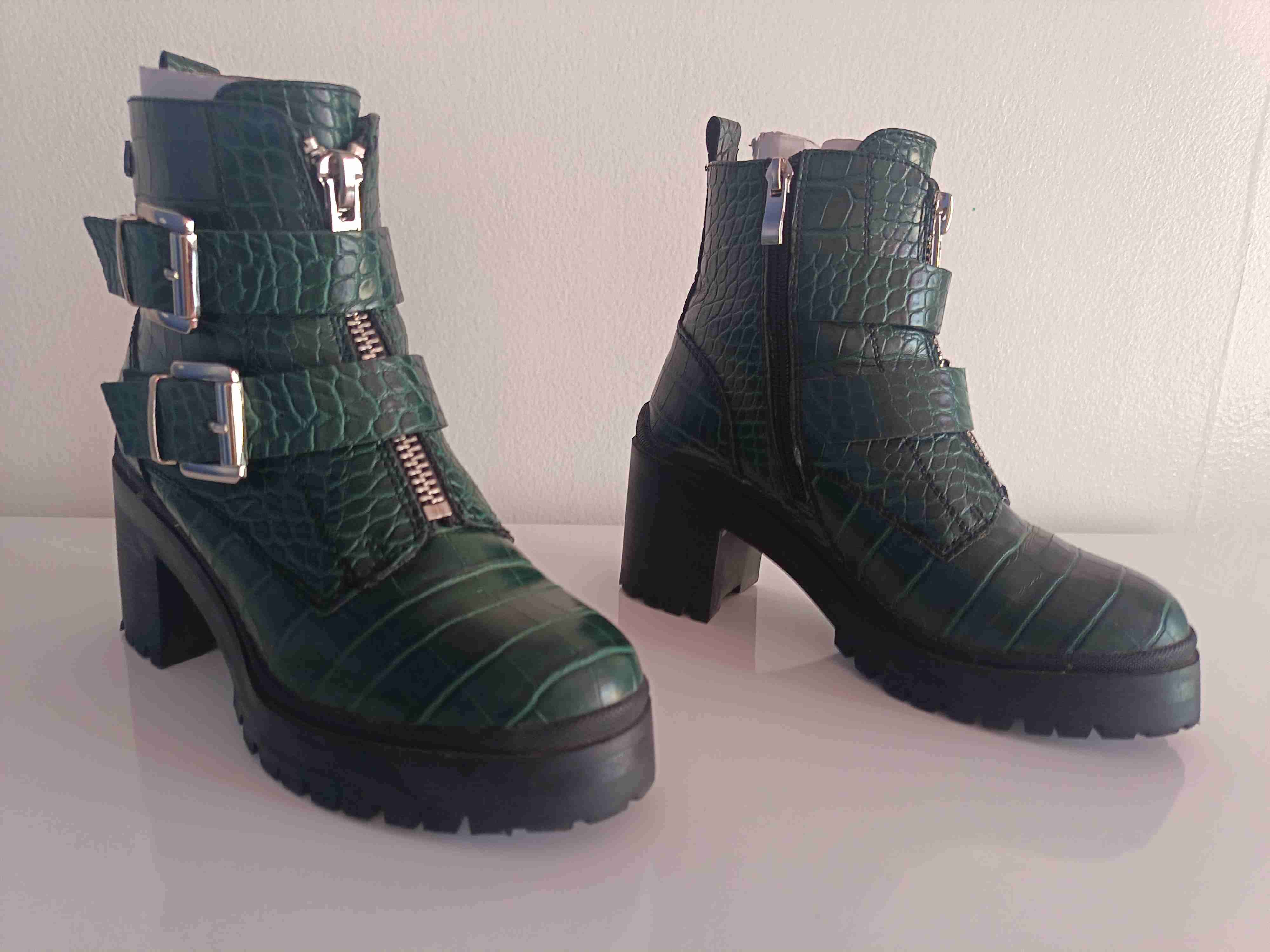 Botines verdes de cuero con hebillas - miniatura 1