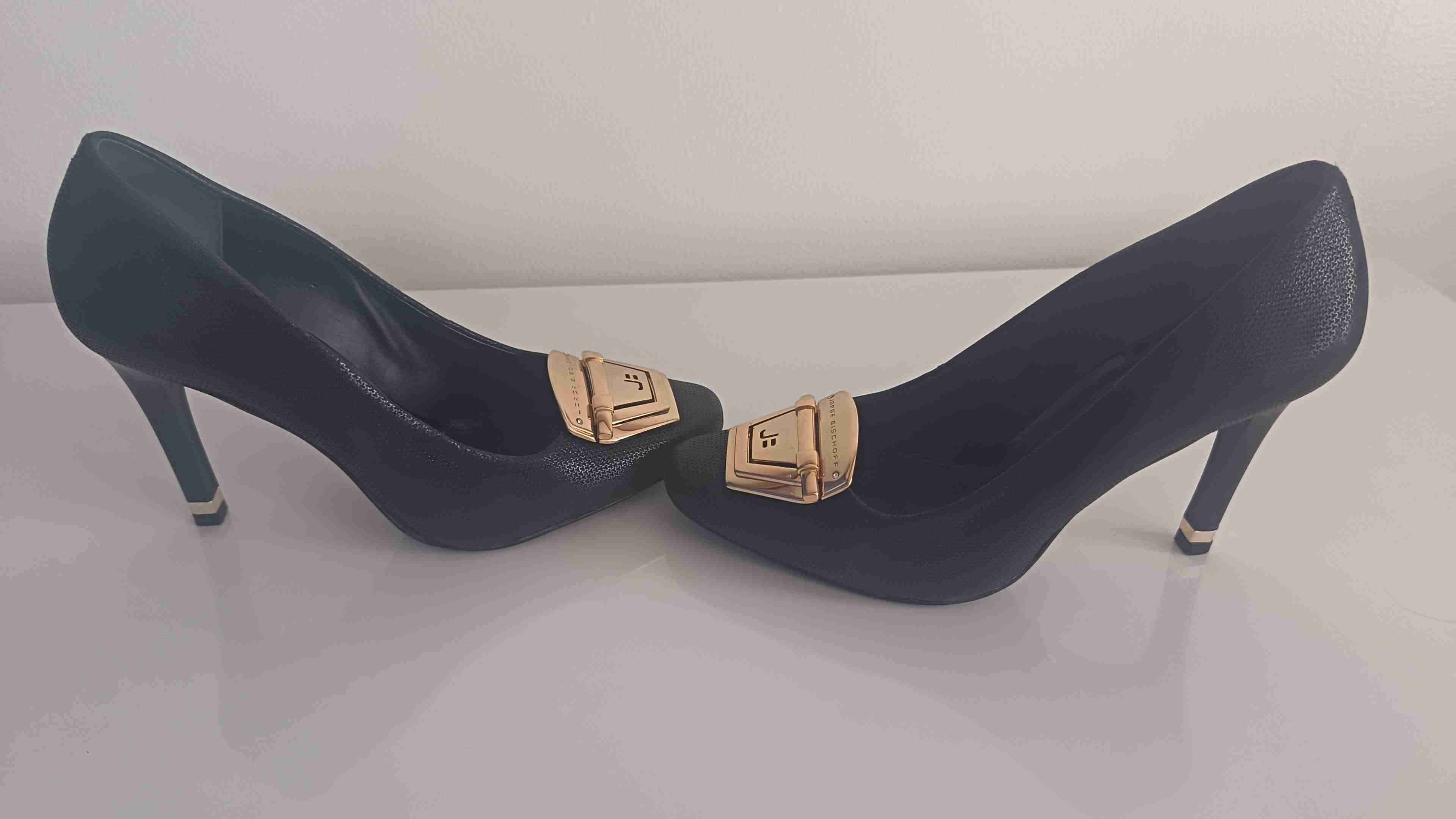 Zapatos de tacón negro con dorado - miniatura 3