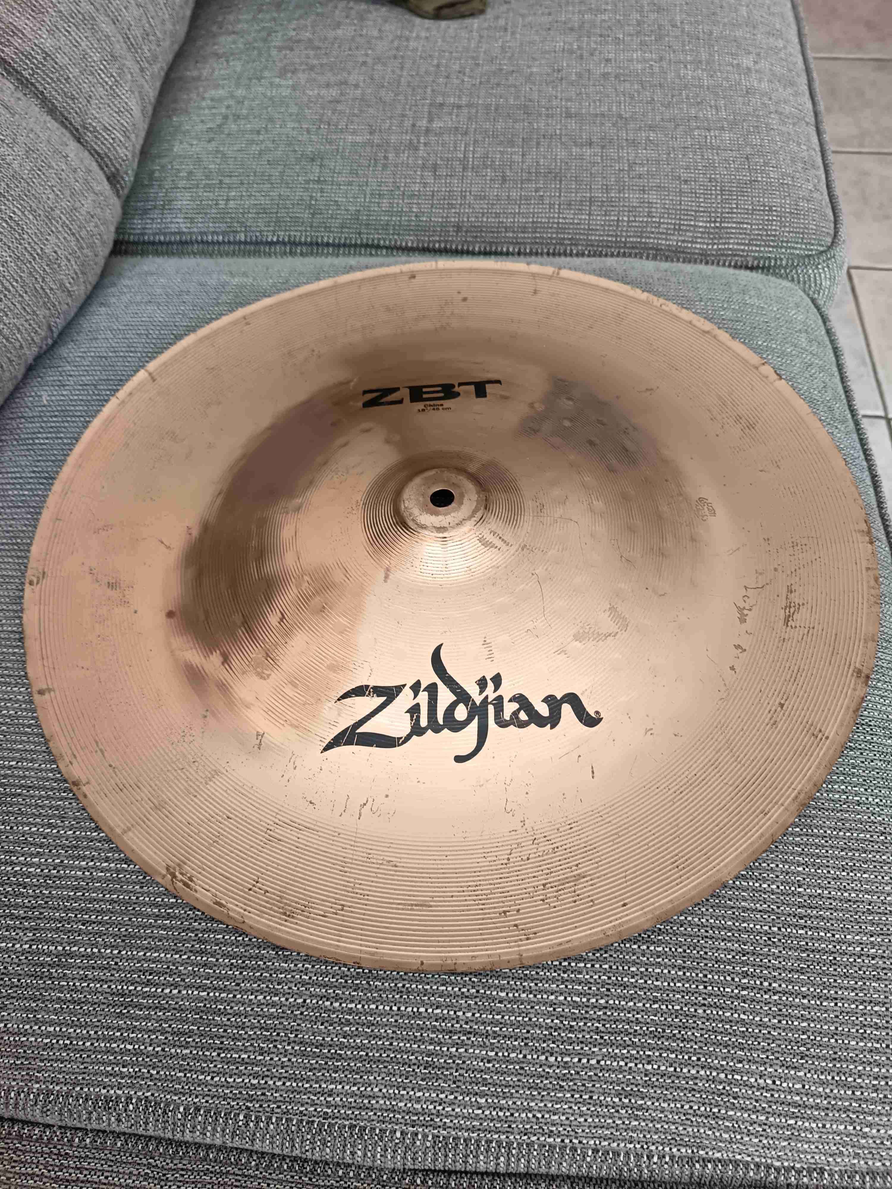 Platillo Zildjian ZBT China 18"/45cm usado buen es - miniatura 1