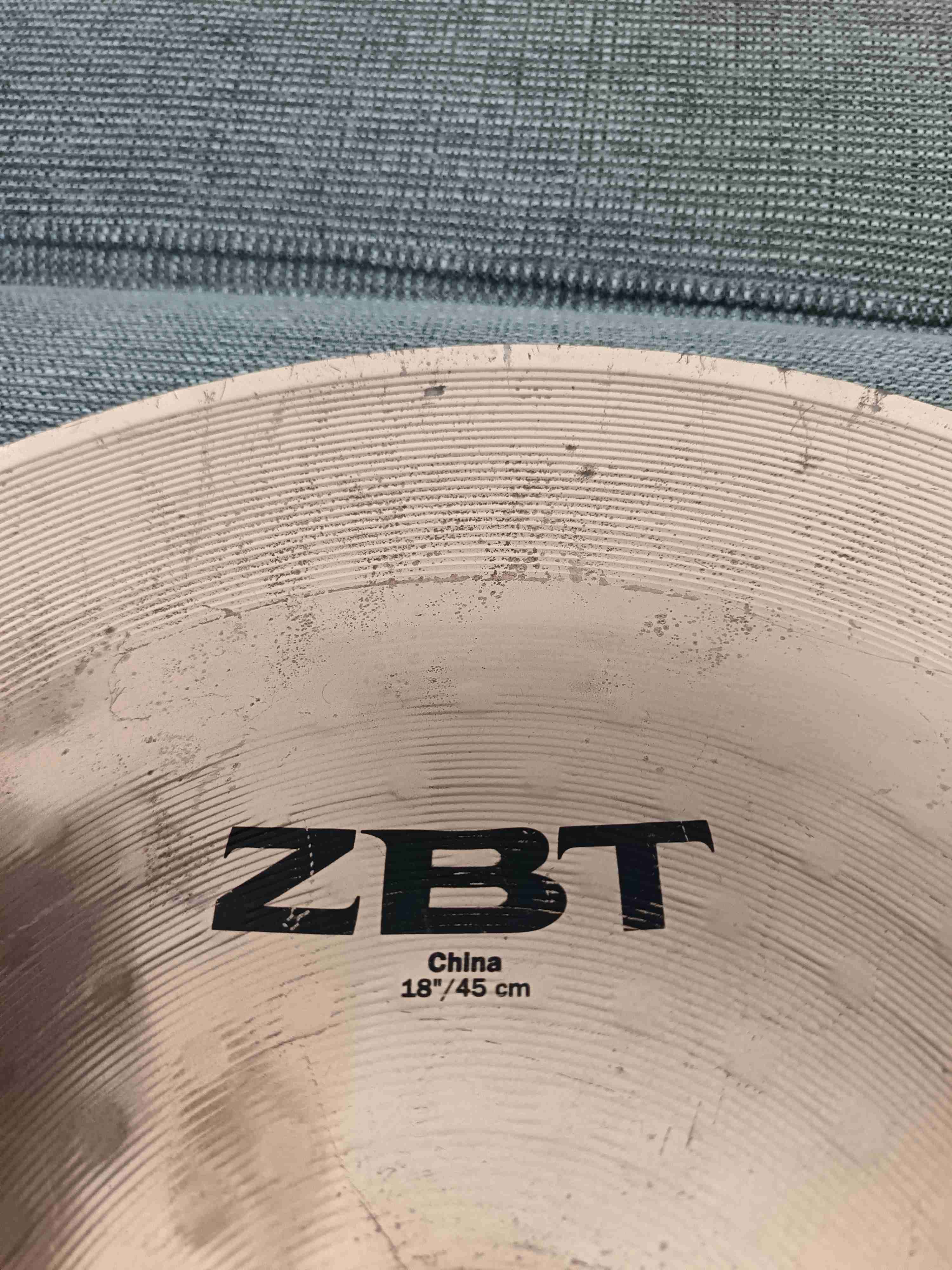 Platillo Zildjian ZBT China 18"/45cm usado buen es - miniatura 2