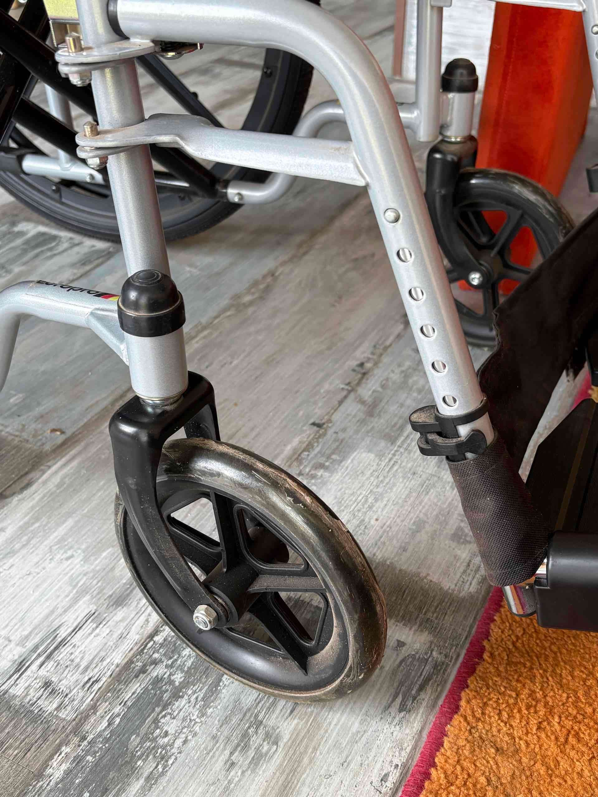 Silla de ruedas plegable - miniatura 5