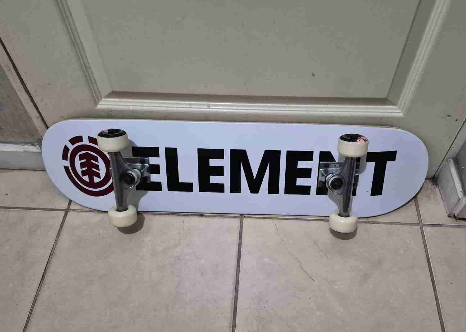 Skateboard Element blanco - miniatura 1