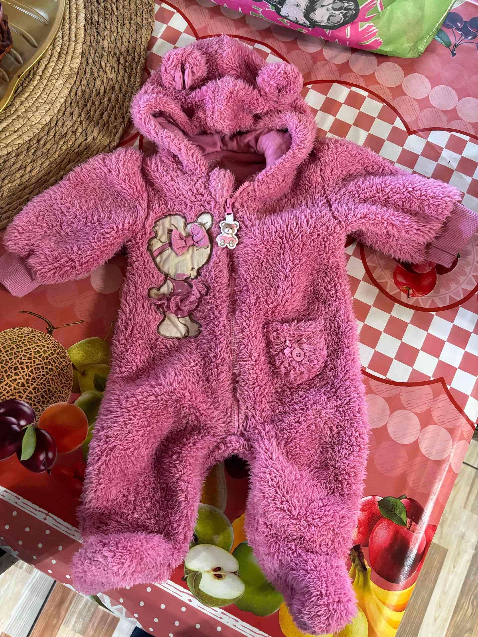 Enterito rosado peludo para bebé