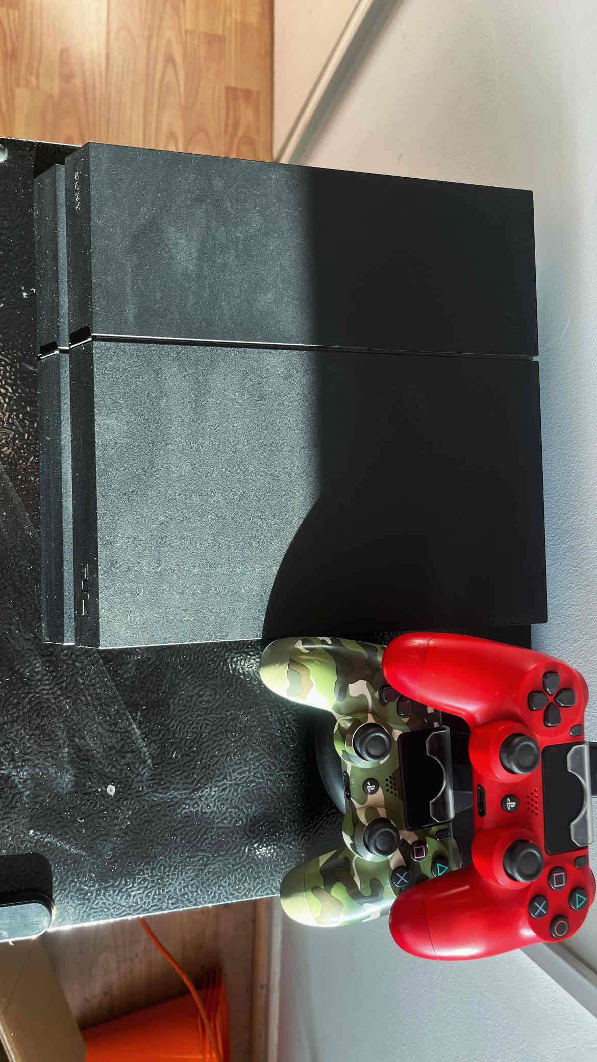 Consola PS4 con dos controles - miniatura 2
