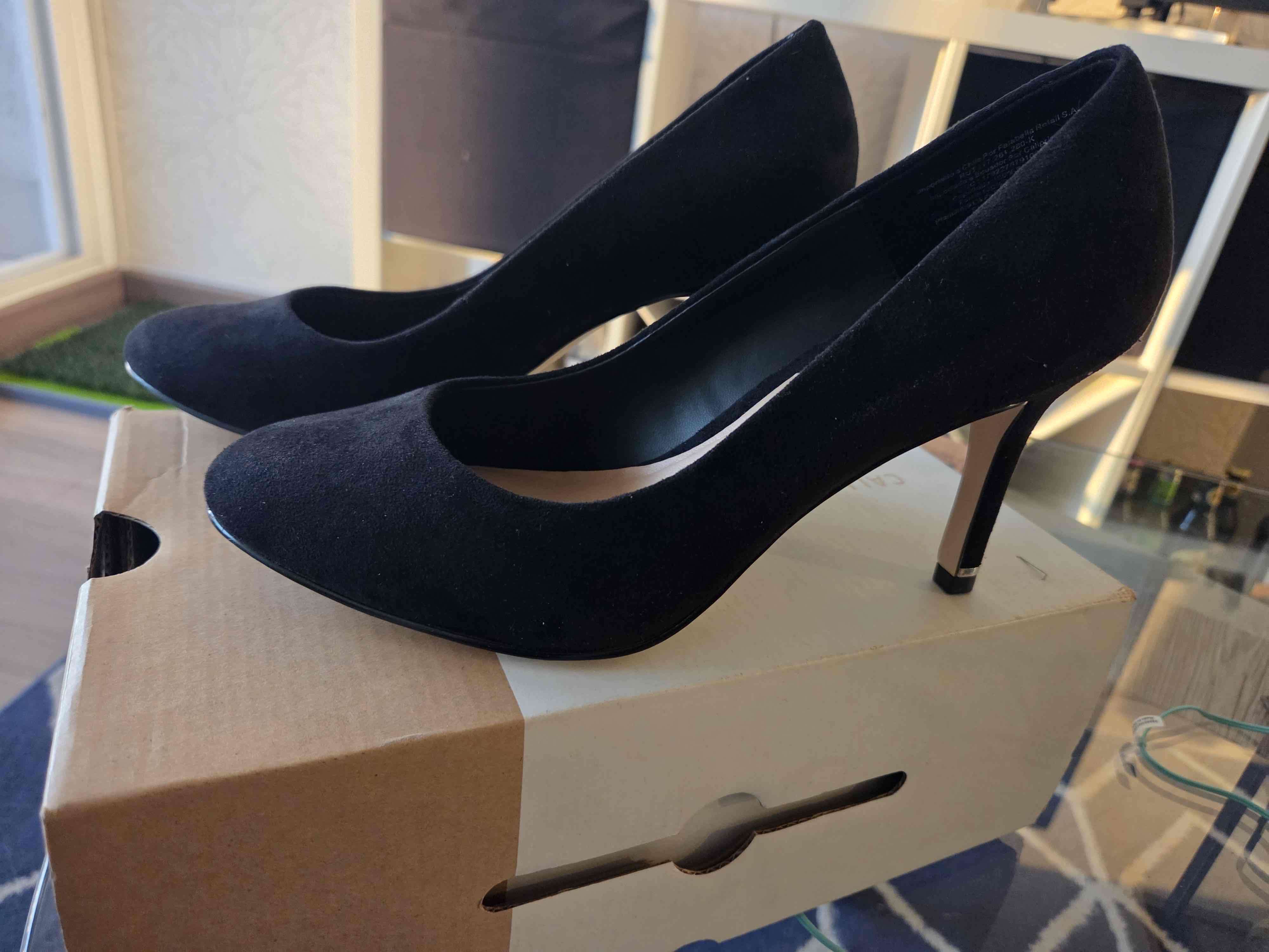 Zapatos negros gamuzados de taco alto - miniatura 2