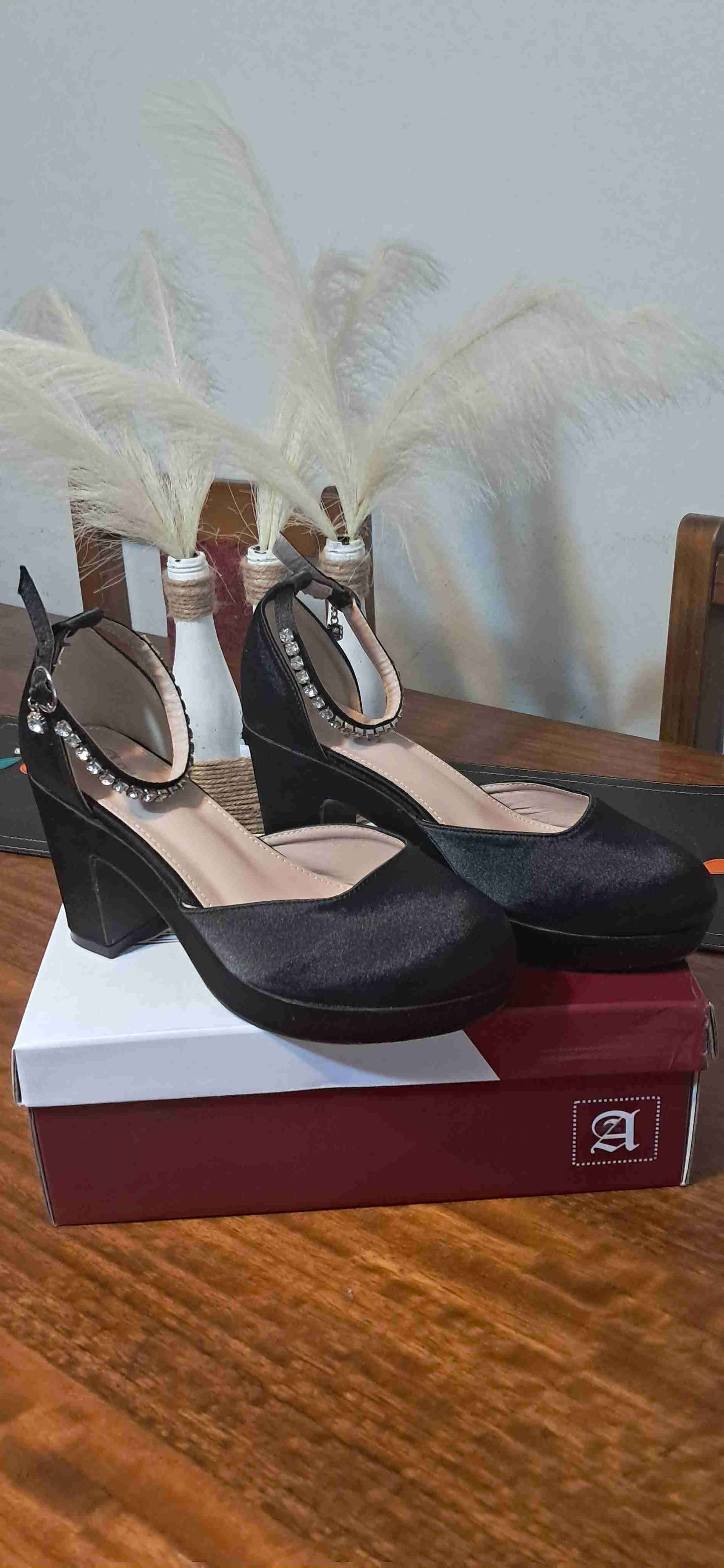 Tacones negros con brillantes - miniatura 3
