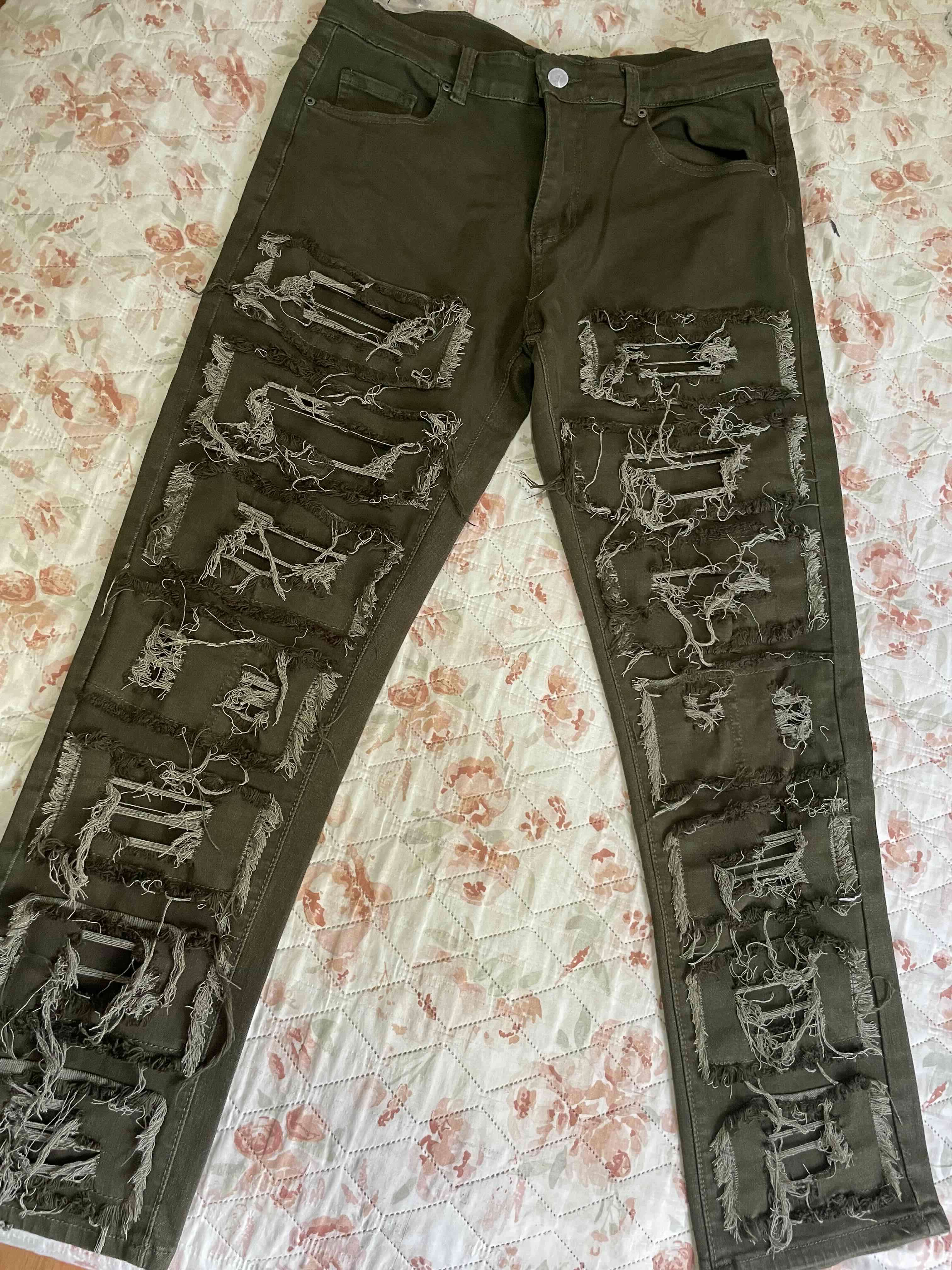 Pantalones rotos verde oliva